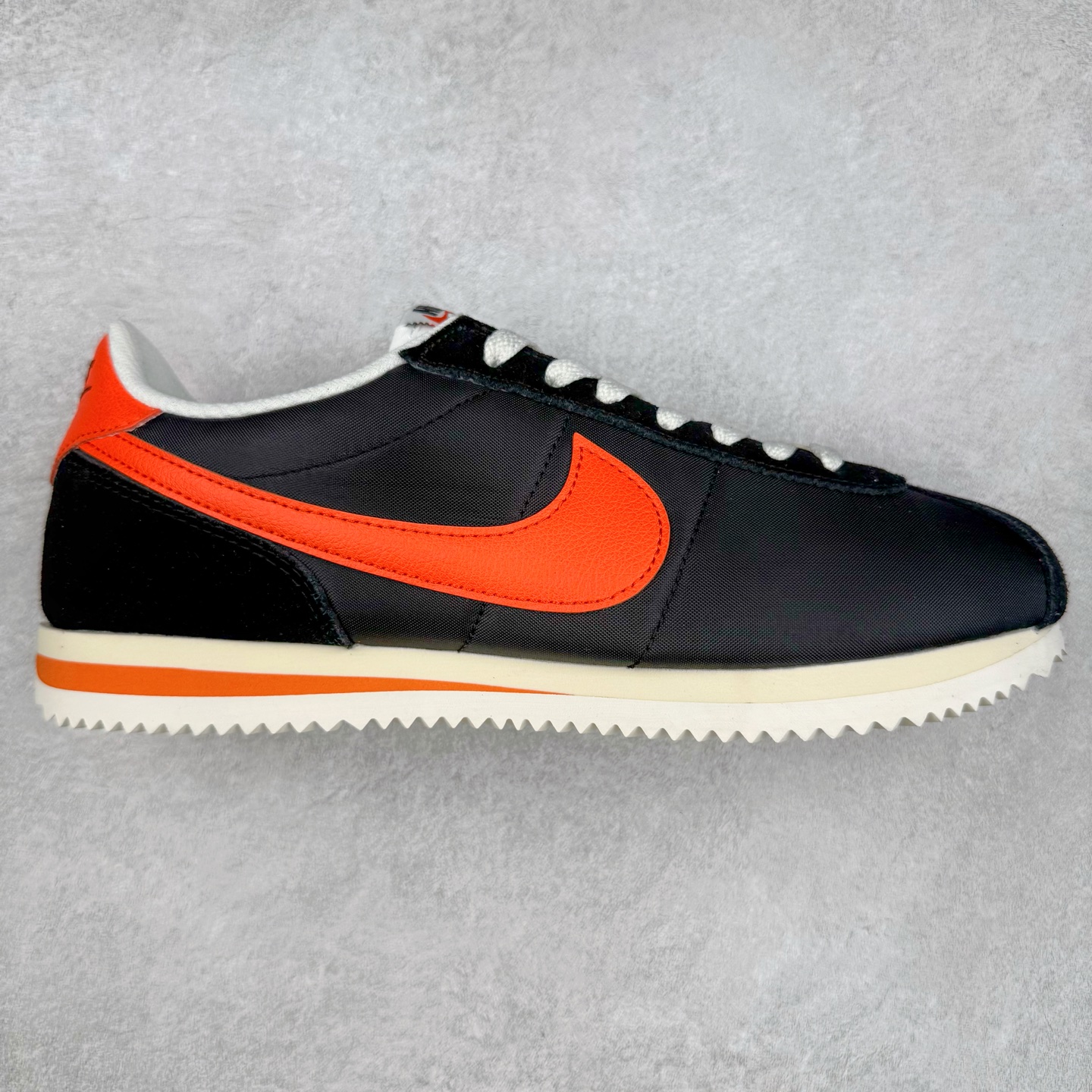 ＃JC纯原 NK Classic Cortez Leather 阿甘复古初代皮革慢跑鞋 HF0263-003 实体平台指令订单 全套原纸板楦头开发 原厂数据大底磨具 一比一鞋头弧度高度鞋身弧度 细节品控鞋型随意对比 正确烫金高频细节 公司级标准检验QC 区分市面一切版本 完美复刻阿甘复古鞋型 尺码：35.5 36 36.5 37.5 38 38.5 39 40 40.5 41 42 42.5 43 44 45-选品中心