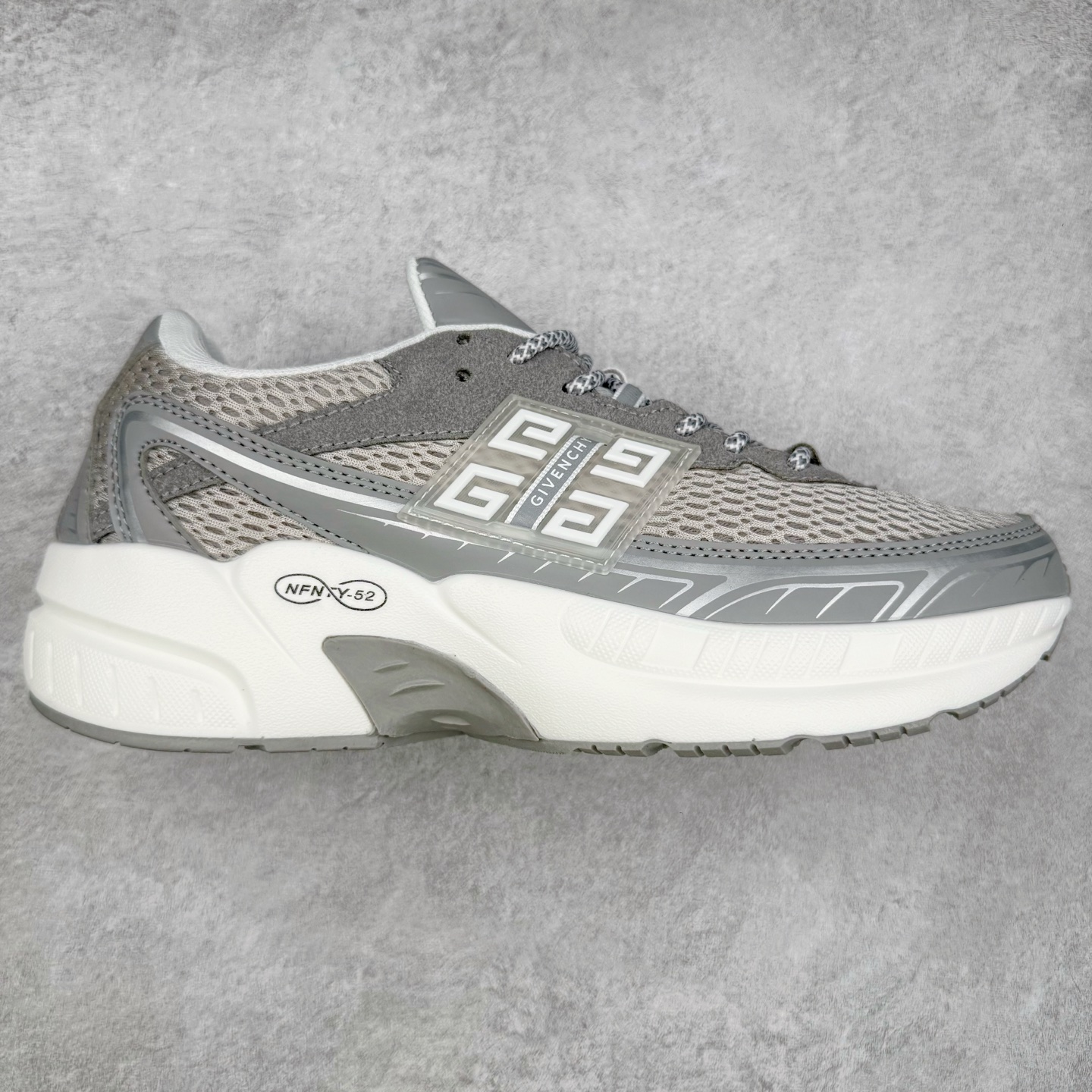 Givenchy 纪梵希 圆头系带低帮复古真皮百搭运动休闲板鞋 采用全粒面头层牛皮革鞋面材质 正确吸汗网布贴合PU高弹发泡增高鞋垫 独家开发组合TR光泽耐韧隔色橡胶鞋底 尺码:36 37 38 39 40 41 42 43 44 45-选品中心