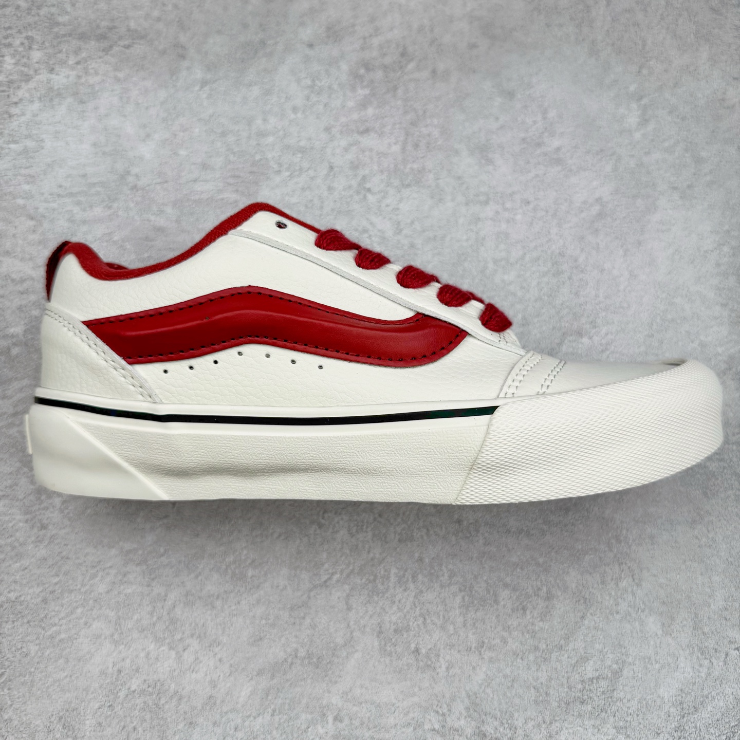 Vans Knu Skool 白红 官方新款 复古休闲胖胖面包鞋 肥胖版大LOGO原版全皮猪八面料 尺码:35 36 36.5 37 38 38.5 39 40 40.5 41 42 42.5 43 44 45 工艺:硫化1:1(重量1:1、真标、原钢印、材质标、鞋型标、合格证)-选品中心
