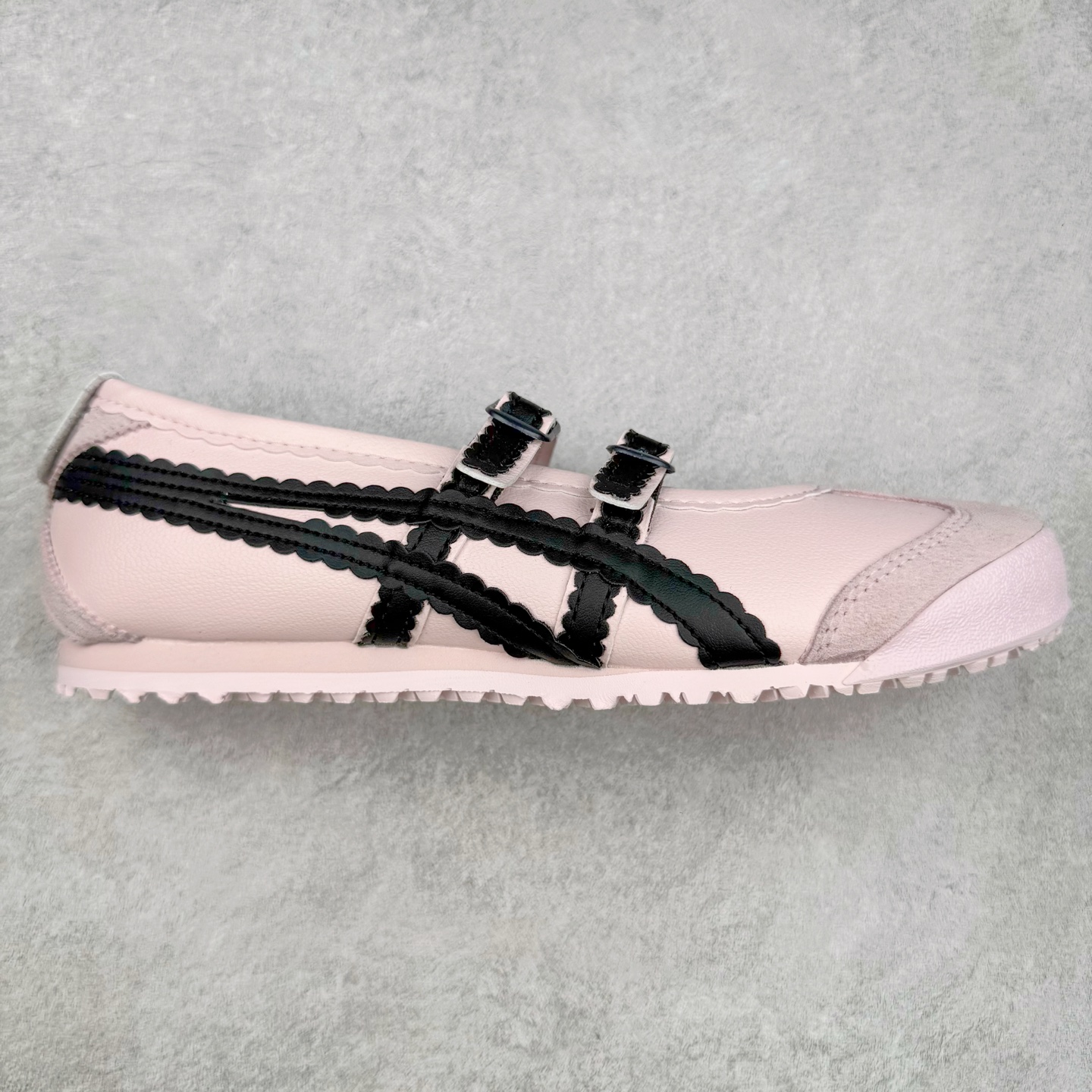 Patou x Onitsuka Tiger 鬼冢虎 MEXICO 66 BALLERINA WHITE/COTTON CANDY 舒适百搭 平跟 玛丽珍鞋 女款 白粉色 实拍调校N版已经零色差零失真 百分百还原实物色彩所见即所得 不存在货不对板色差等低级问题 选购参考实物拍摄 不混卖不参货 只用心做好货严格选品 承诺混一赔十 尺码：36 36.5 37.5 38 38.5 39 40 40.5 41 42 42.5 43 44 44.5 45-选品中心