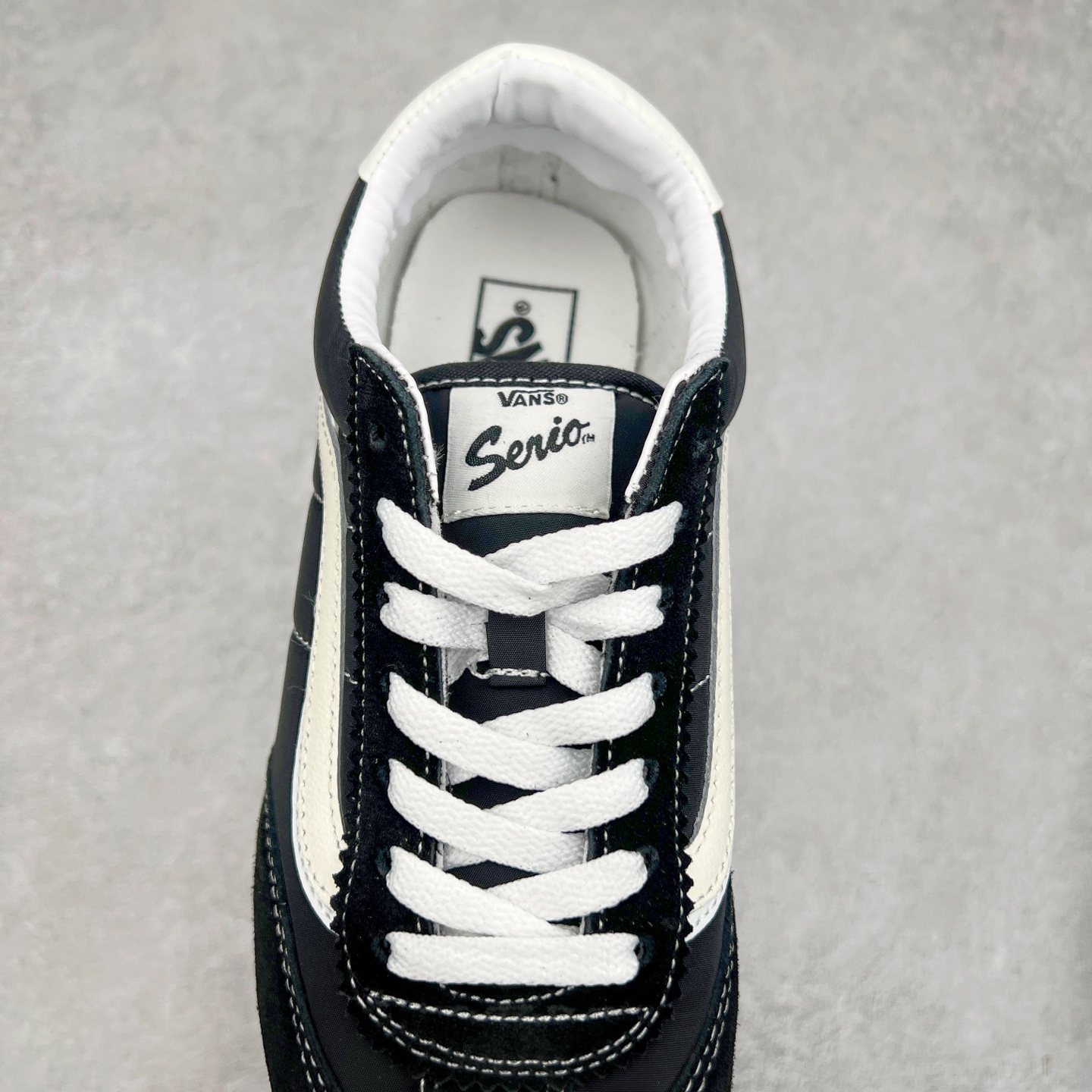 图片[5]-Vans Super LowPro 黑白 官方新款 复古薄底德训鞋系列 以经典Vans Serio为灵感，氛围感樱花粉，与春日街头适配度拉满，一脚踩进浅浅春色。华夫大底搭上 EVA 泡棉科技，脚感舒适怎么Live都生动，轻盈出门！ 货号：VN000D83O3N 尺码：35 36 36.5 37 38 38.5 39 40-选品中心