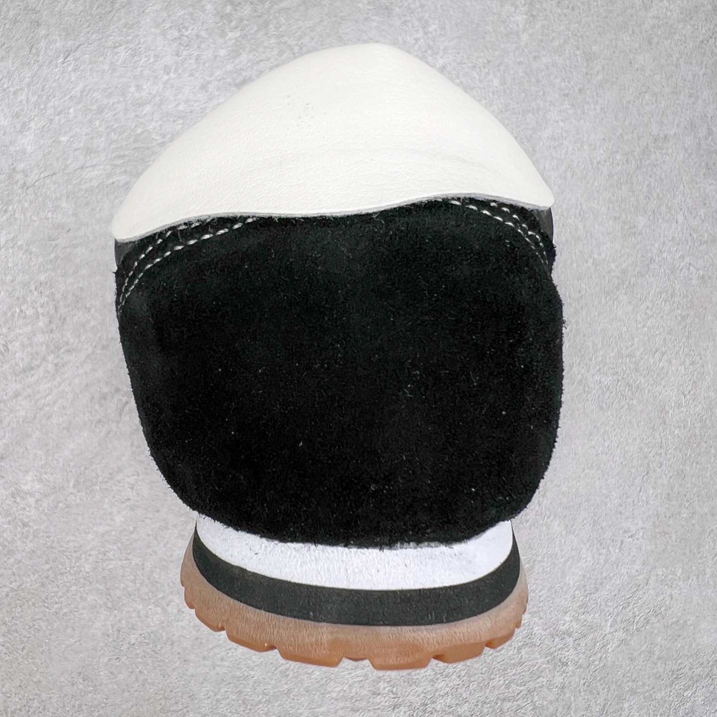 图片[8]-Vans Super LowPro 黑白 官方新款 复古薄底德训鞋系列 以经典Vans Serio为灵感，氛围感樱花粉，与春日街头适配度拉满，一脚踩进浅浅春色。华夫大底搭上 EVA 泡棉科技，脚感舒适怎么Live都生动，轻盈出门！ 货号：VN000D83O3N 尺码：35 36 36.5 37 38 38.5 39 40-选品中心