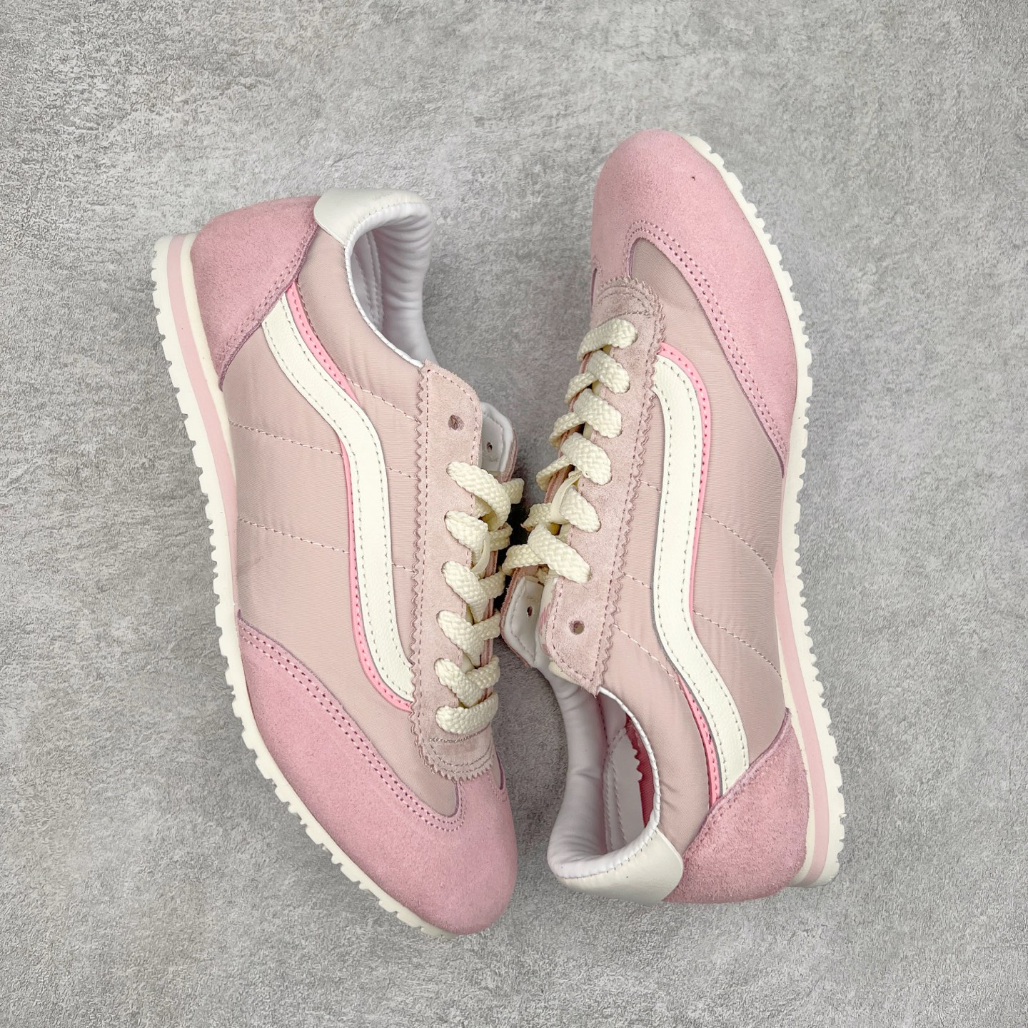 图片[3]-Vans Super LowPro 樱花粉 官方新款 复古薄底德训鞋系列 以经典Vans Serio为灵感，氛围感樱花粉，与春日街头适配度拉满，一脚踩进浅浅春色。华夫大底搭上 EVA 泡棉科技，脚感舒适怎么Live都生动，轻盈出门！ 货号：VN000D83O3N 尺码：35 36 36.5 37 38 38.5 39 40-选品中心