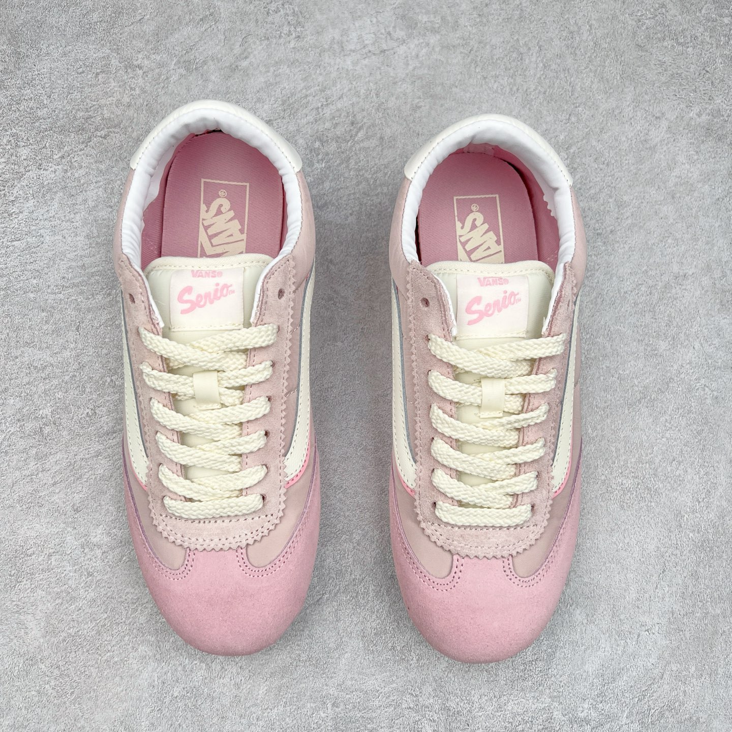 图片[2]-Vans Super LowPro 樱花粉 官方新款 复古薄底德训鞋系列 以经典Vans Serio为灵感，氛围感樱花粉，与春日街头适配度拉满，一脚踩进浅浅春色。华夫大底搭上 EVA 泡棉科技，脚感舒适怎么Live都生动，轻盈出门！ 货号：VN000D83O3N 尺码：35 36 36.5 37 38 38.5 39 40-选品中心