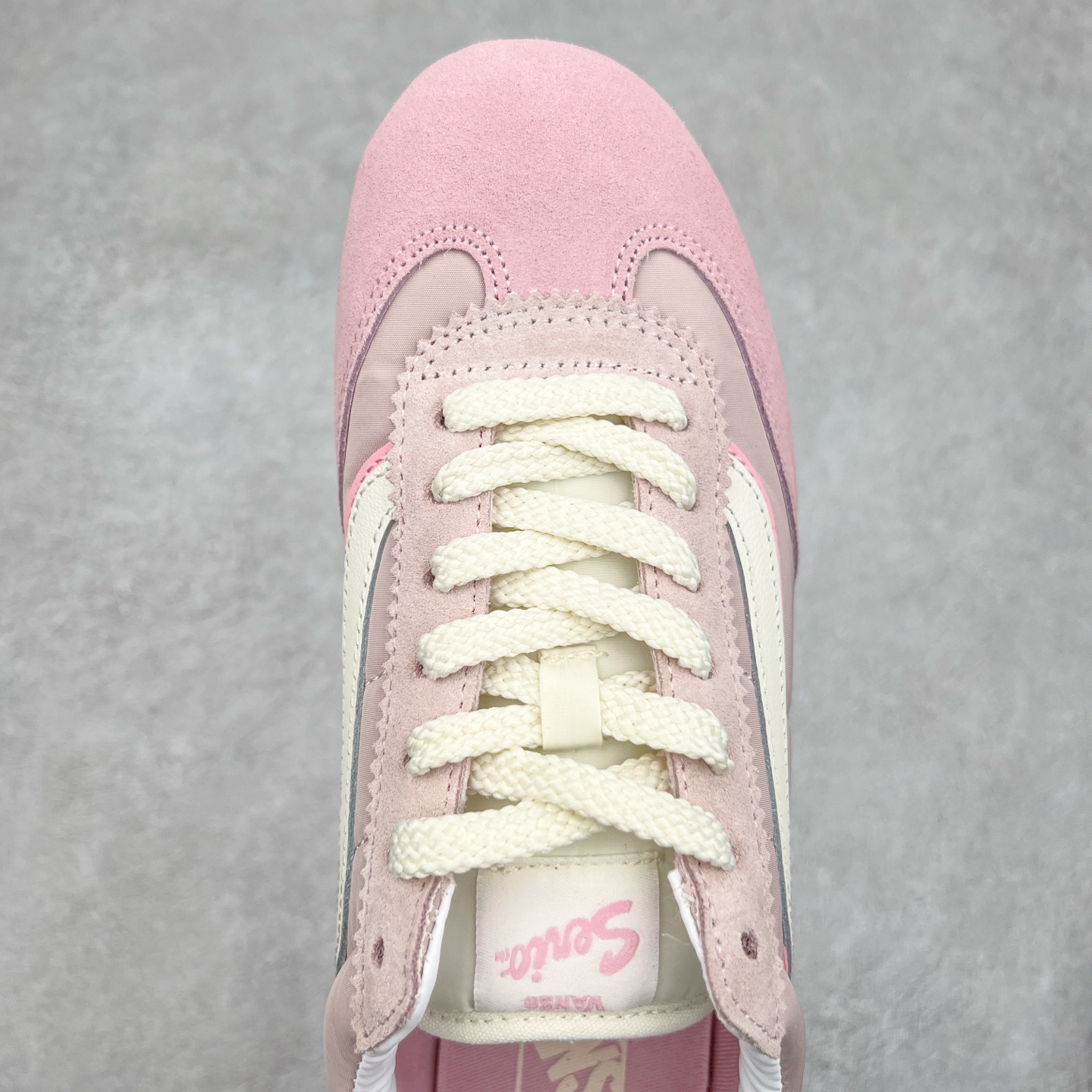 图片[4]-Vans Super LowPro 樱花粉 官方新款 复古薄底德训鞋系列 以经典Vans Serio为灵感，氛围感樱花粉，与春日街头适配度拉满，一脚踩进浅浅春色。华夫大底搭上 EVA 泡棉科技，脚感舒适怎么Live都生动，轻盈出门！ 货号：VN000D83O3N 尺码：35 36 36.5 37 38 38.5 39 40-选品中心