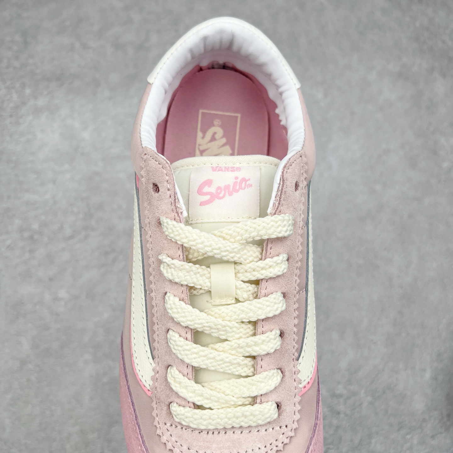 图片[5]-Vans Super LowPro 樱花粉 官方新款 复古薄底德训鞋系列 以经典Vans Serio为灵感，氛围感樱花粉，与春日街头适配度拉满，一脚踩进浅浅春色。华夫大底搭上 EVA 泡棉科技，脚感舒适怎么Live都生动，轻盈出门！ 货号：VN000D83O3N 尺码：35 36 36.5 37 38 38.5 39 40-选品中心