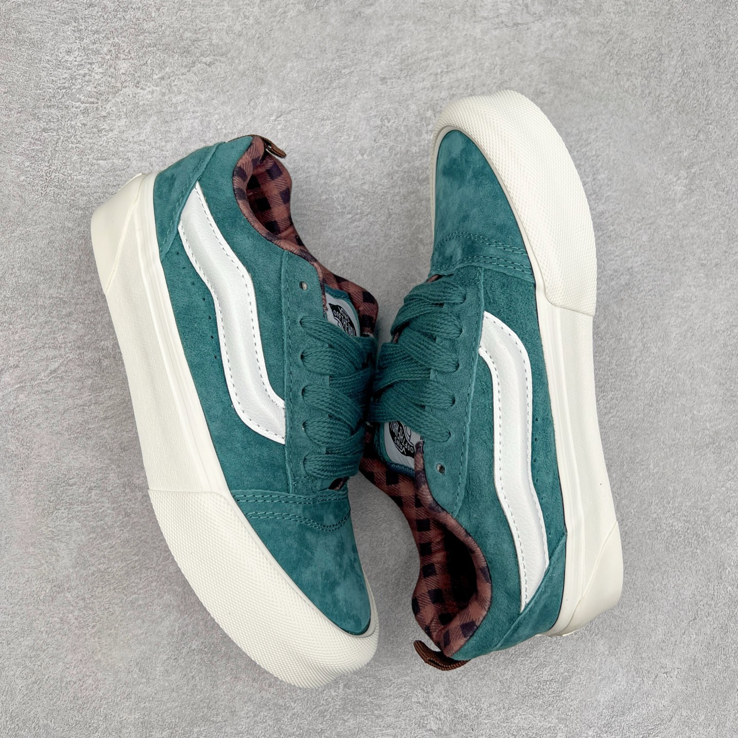 图片[3]-Vans Knu Skool 深绿 官方新款 复古休闲胖胖面包鞋 肥胖版大LOGO原版全皮猪八面料 货号：VN000CS0PRM 尺码：35 36 36.5 37 38 38.5 39 40 40.5 41 42 42.5 43 44 45 工艺：硫化1：1（重量1：1、真标、原钢印、材质标、鞋型标、合格证）-选品中心