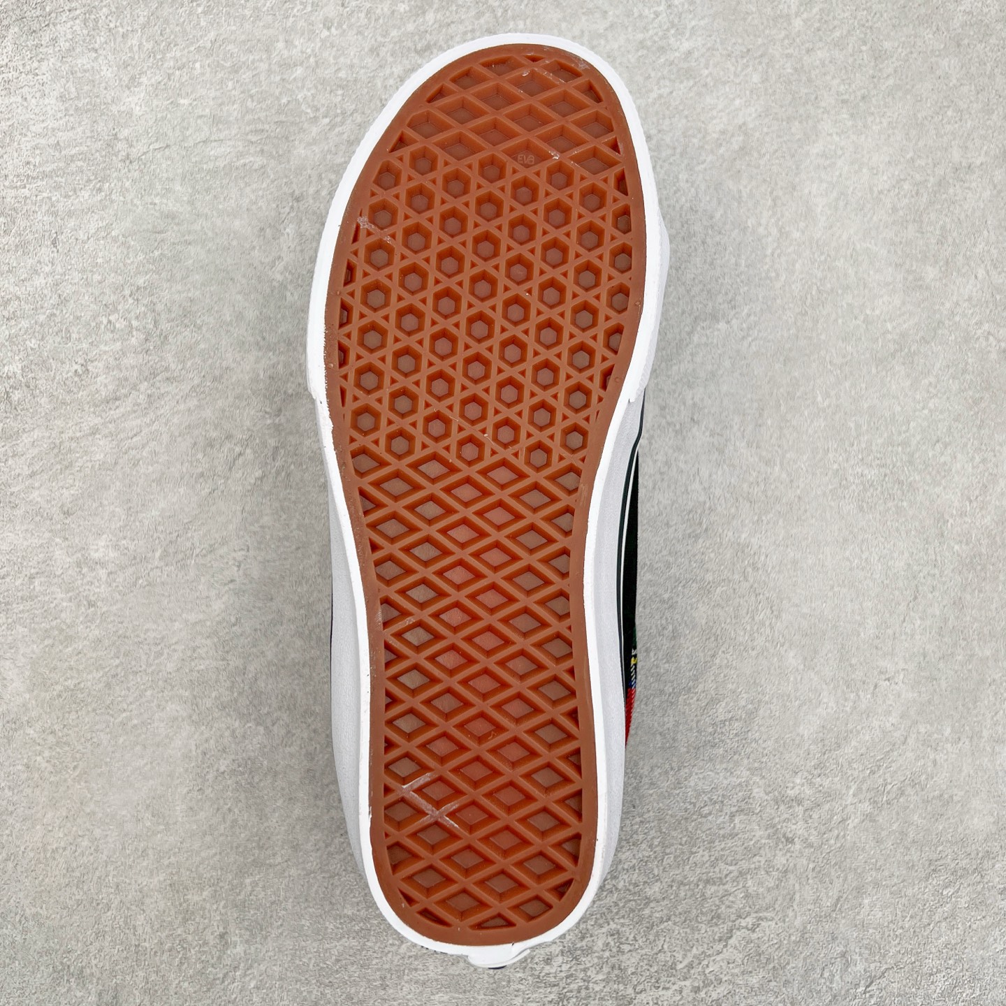 图片[9]-Vans x HommeGirls SK8-Mid Vans OTW携手hommegirls最新联名 时尚百搭防滑耐磨黑色苏格兰中帮休闲板鞋 加粗的侧边条纹以及外翻延伸的鞋舌搭配加粗满印鞋带 注入时尚基因 设计感十足 尺码：35 36 36.5 37 38 38.5 39 40 40.5 41 42 42.5 43 44 45-选品中心