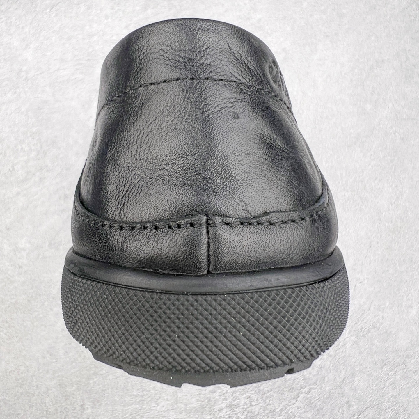 图片[8]-ECCO爱步乐福鞋男 夏季真皮透气舒适一脚蹬豆豆鞋 轻巧莫克 甄选全粒面牛皮鞋面，触感柔软，色泽温润，舒适穿着体验 符合人体工学的产品设计，对脚型包容度更高 皮质衬里，细腻柔软，亲肤透气，保持良好的鞋内环境 数道工序，由经验丰富的鞋匠精心缝制，展现更高的品质 PU/TPU鞋底，轻盈柔韧，舒适耐穿 时尚通勤 型走职场 尺码：38 39 40 41 42 43 44（皮鞋码）-选品中心