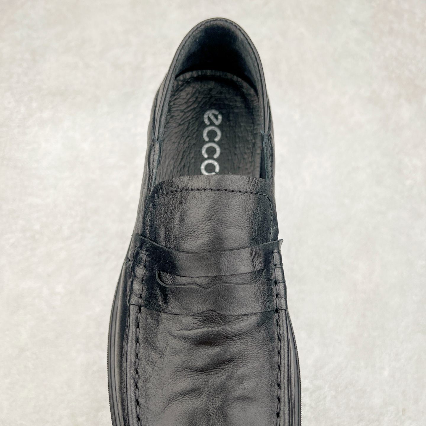 图片[5]-ECCO爱步乐福鞋男 夏季真皮透气舒适一脚蹬豆豆鞋 轻巧莫克 甄选全粒面牛皮鞋面，触感柔软，色泽温润，舒适穿着体验 符合人体工学的产品设计，对脚型包容度更高 皮质衬里，细腻柔软，亲肤透气，保持良好的鞋内环境 数道工序，由经验丰富的鞋匠精心缝制，展现更高的品质 PU/TPU鞋底，轻盈柔韧，舒适耐穿 时尚通勤 型走职场 尺码：38 39 40 41 42 43 44（皮鞋码）-选品中心