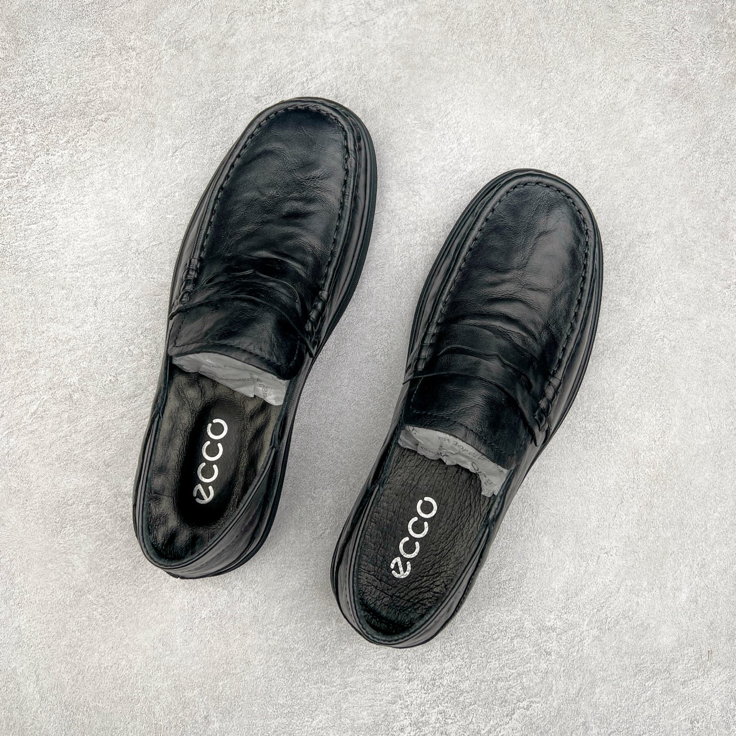 图片[3]-ECCO爱步乐福鞋男 夏季真皮透气舒适一脚蹬豆豆鞋 轻巧莫克 甄选全粒面牛皮鞋面，触感柔软，色泽温润，舒适穿着体验 符合人体工学的产品设计，对脚型包容度更高 皮质衬里，细腻柔软，亲肤透气，保持良好的鞋内环境 数道工序，由经验丰富的鞋匠精心缝制，展现更高的品质 PU/TPU鞋底，轻盈柔韧，舒适耐穿 时尚通勤 型走职场 尺码：38 39 40 41 42 43 44（皮鞋码）-选品中心