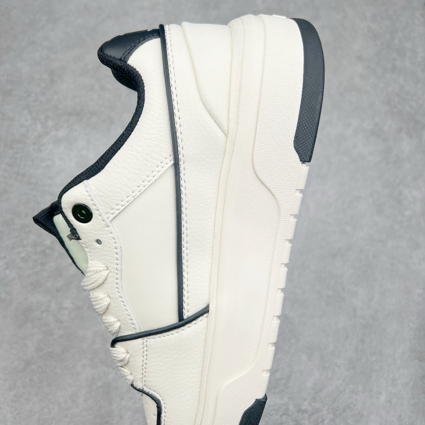 图片[7]-MLB Chunky Liner Basic 复古印花学长鞋系列低帮轻量增高厚底百搭休闲运动慢跑鞋板鞋 Korea韩国联名NY美国榄球纽约洋基队限定 韩国代购专供 全套原楦原纸板原厂数据开发 正确中底拉帮中底网布细节 平台代购专供 左脚内置芯片 韩国代购吊牌标贴 独家一比一RB+MD组合大底 高频后跟小人Logo精准对位立体饱满 正确网布加超迁鞋面 转印中底走线紧密 转印Logo工艺表层防刮不掉色 尺码：35 36 36.5 37.5 38 38.5 39 40 40.5 41 42 42.5 43 44 45-选品中心