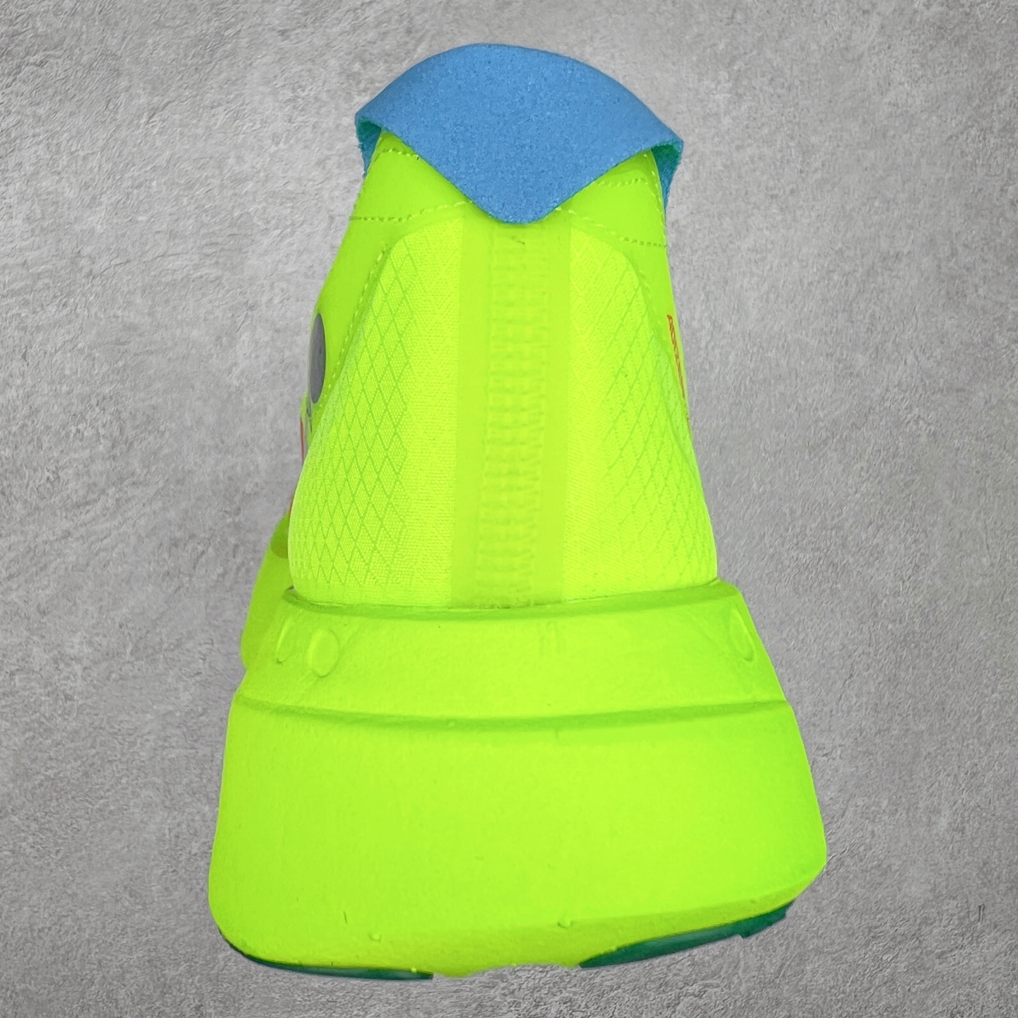 图片[8]-AD Adizero EVO SL 马拉松竞速专业跑鞋 JQ1571 CELERMESH针织网面非常轻薄 纤维间的缝隙很大 可以保证跑步时的透气、排汗效果 鞋舌直接与两侧的内衬和鞋底连接在一起 在跑步过程中不会被鞋舌的左右移动所困扰 在标准鞋带孔的基础上再拓宽一组鞋带孔 适合不同脚型的需求 突破性 EnergyRods 技术，有助于跑者实现更好的成绩 中底独特的LIGHTSTRIKE PRO泡棉材质 微弹感觉在跑步过程中给予了良好的支撑体验 对于顶级精英和高水平进阶跑者来说 ADIOS PRO是一双值得信赖的竞速比赛用鞋 尺码：36 36.5 37.5 38 38.5 39 40 40.5 41 42 42.5 43 44 44.5 45-选品中心