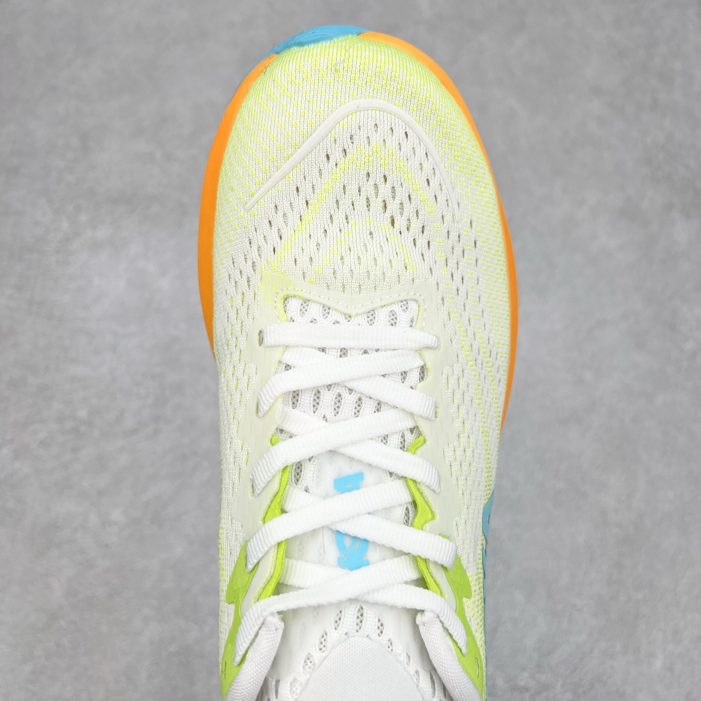 图片[4]-HOKA ONE ONE RINCON 4 舒适防滑耐磨低帮休闲跑步鞋 Rincon 4 是一款日常训练用的跑步鞋，踩上去的感觉很结实。它适合中短距离跑步，但如果您习惯于稍硬的感觉，也可以用于长距离跑步。但它的速度不够快，不能作为速度训练鞋，也不够柔软，不能作为恢复训练鞋，日常里程跑才是它的优势所在。如果您想尝试 Hoka 跑鞋，又想享受极具竞争力的价格，那就试试这款鞋吧。尺码：36 36.5 37.5 38 38.5 39 40 40.5 41 42 42.5 43 44 44.5 45-选品中心