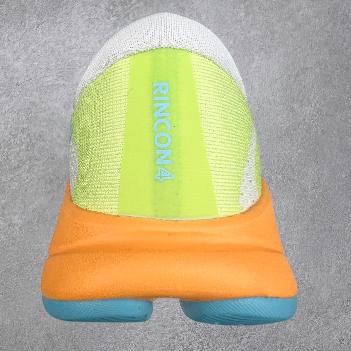 图片[8]-HOKA ONE ONE RINCON 4 舒适防滑耐磨低帮休闲跑步鞋 Rincon 4 是一款日常训练用的跑步鞋，踩上去的感觉很结实。它适合中短距离跑步，但如果您习惯于稍硬的感觉，也可以用于长距离跑步。但它的速度不够快，不能作为速度训练鞋，也不够柔软，不能作为恢复训练鞋，日常里程跑才是它的优势所在。如果您想尝试 Hoka 跑鞋，又想享受极具竞争力的价格，那就试试这款鞋吧。尺码：36 36.5 37.5 38 38.5 39 40 40.5 41 42 42.5 43 44 44.5 45-选品中心