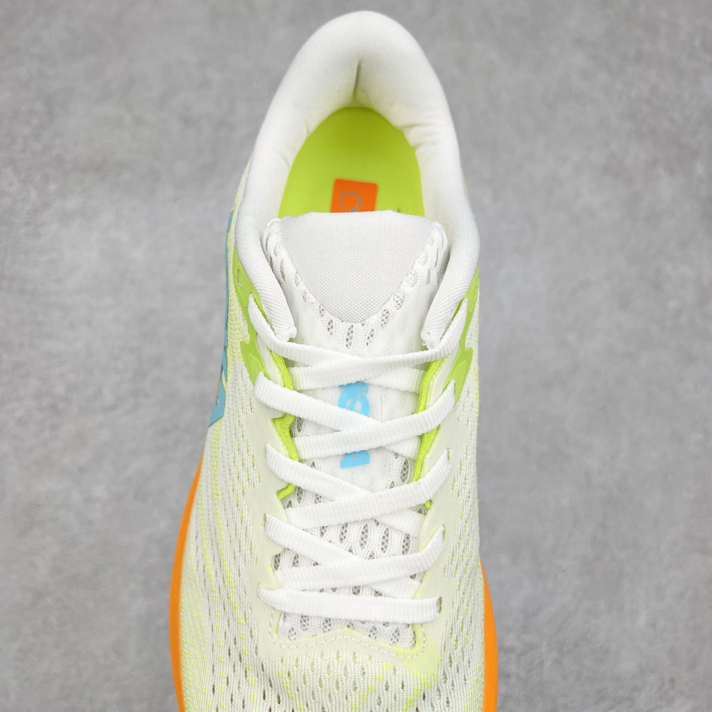 图片[5]-HOKA ONE ONE RINCON 4 舒适防滑耐磨低帮休闲跑步鞋 Rincon 4 是一款日常训练用的跑步鞋，踩上去的感觉很结实。它适合中短距离跑步，但如果您习惯于稍硬的感觉，也可以用于长距离跑步。但它的速度不够快，不能作为速度训练鞋，也不够柔软，不能作为恢复训练鞋，日常里程跑才是它的优势所在。如果您想尝试 Hoka 跑鞋，又想享受极具竞争力的价格，那就试试这款鞋吧。尺码：36 36.5 37.5 38 38.5 39 40 40.5 41 42 42.5 43 44 44.5 45-选品中心