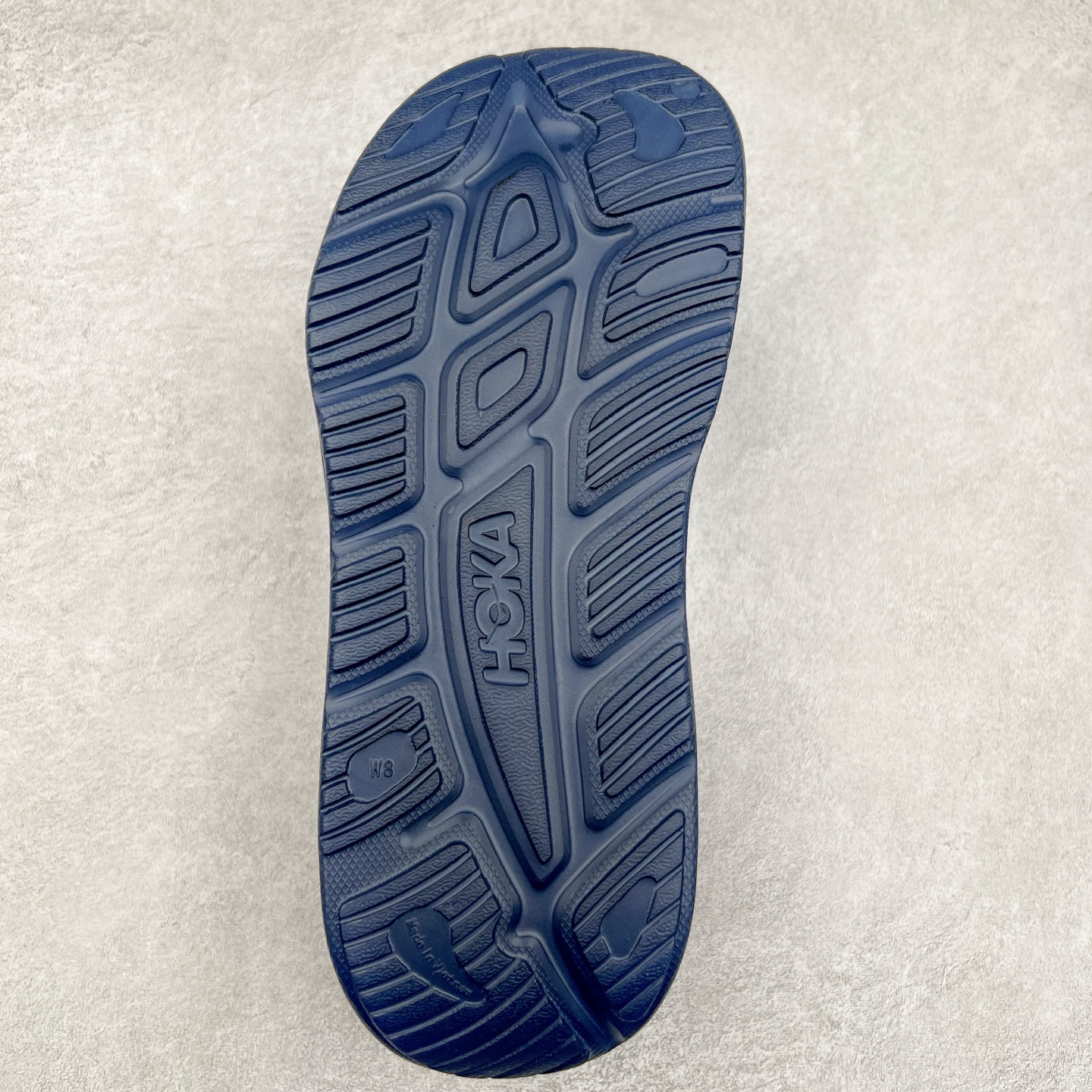 图片[9]-HOKA ONE ONE ORA Recovery Slide 3 运动拖鞋 采用非动物源材料和柔软的EVA鞋面 确保鞋底回弹性和高抗张力 高韧性 中底则采用速度型滚动平衡技术 可优化从脚跟平稳过渡至脚掌的落地过程 引导跑者回归自然步态 同时 双层结构和EVA中底 具有良好的防震和缓冲性能 提供非凡的舒适感和强大的支撑力 外底拥有巧妙的凹槽 助力跑者即便在湿滑的地形 依旧能有良好的抓地力及稳定性 尺码：36 37 38 39 40 41 42 43 44 45 46-选品中心