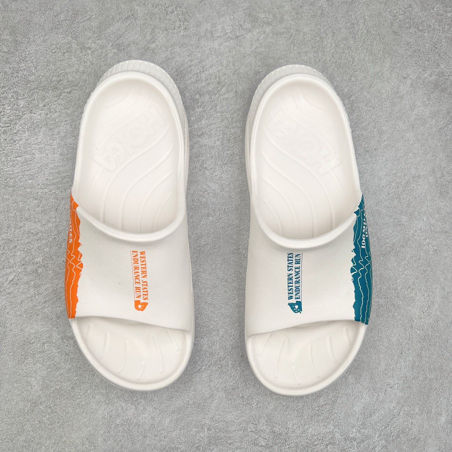 图片[2]-HOKA ONE ONE ORA Recovery Slide 3 运动拖鞋 采用非动物源材料和柔软的EVA鞋面 确保鞋底回弹性和高抗张力 高韧性 中底则采用速度型滚动平衡技术 可优化从脚跟平稳过渡至脚掌的落地过程 引导跑者回归自然步态 同时 双层结构和EVA中底 具有良好的防震和缓冲性能 提供非凡的舒适感和强大的支撑力 外底拥有巧妙的凹槽 助力跑者即便在湿滑的地形 依旧能有良好的抓地力及稳定性 尺码：36 37 38 39 40 41 42 43 44 45 46-选品中心