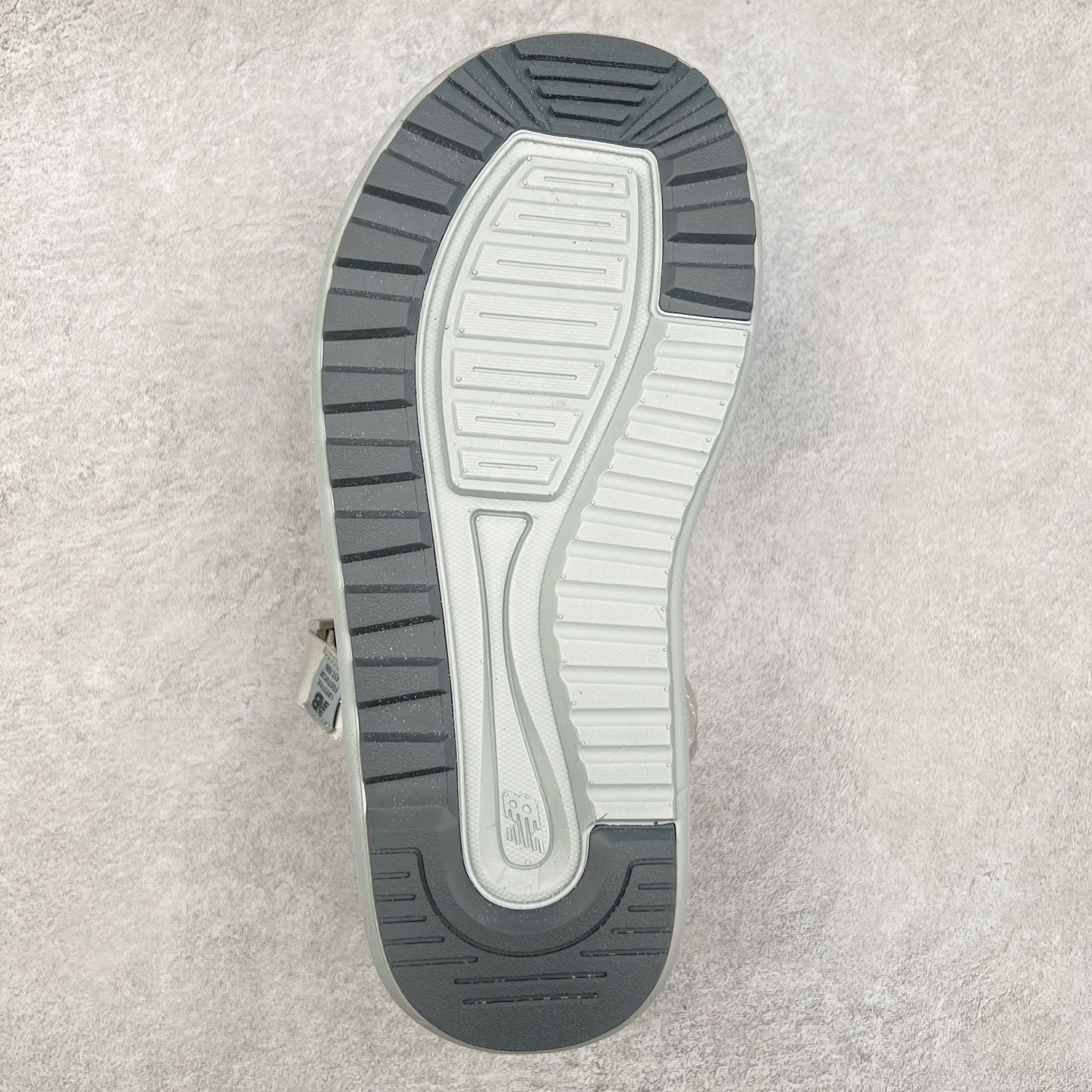 图片[9]-New Balance 新百伦NB SD3205 经典沙滩凉鞋 韩国专柜订单 MD高频软底 原厂织带面料 弹力扣 将机能美学融入到夏日凉鞋设计中 兼具舒适度与时尚感 早在韩国一经推出 迅速席卷潮流圈 尺码：35/44-选品中心