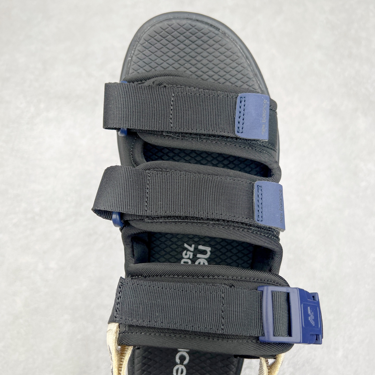 图片[4]-New Balance 新百伦NB SD3205 经典沙滩凉鞋 韩国专柜订单 MD高频软底 原厂织带面料 弹力扣 将机能美学融入到夏日凉鞋设计中 兼具舒适度与时尚感 早在韩国一经推出 迅速席卷潮流圈 尺码：35/44-选品中心