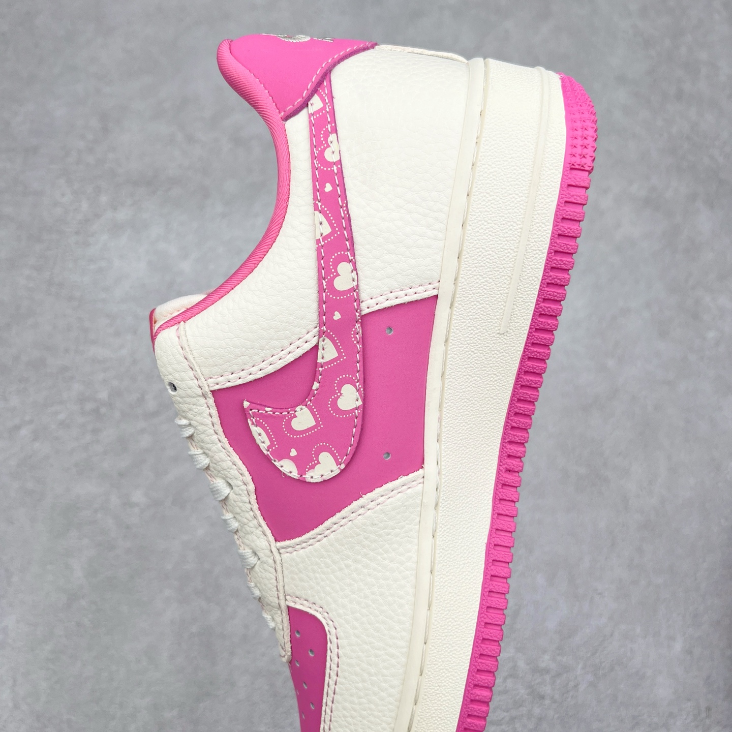 图片[7]-NK Air Force 1´07 Low 空军一号低帮百搭休闲运动板鞋 KK1988-082 柔软、弹性十足的缓震性能和出色的中底设计 横跨复古与现代的外型结合 造就出风靡全球 三十多年的Force 1 直到今天还深受青睐 实拍调校N版已经零色差零失真 百分百还原实物色彩所见即所得 不存在货不对板色差等低级问题 选购参考实物拍摄 不混卖不参货 只用心做好货严格选品 承诺混一赔十 尺码：36 36.5 37.5 38 38.5 39 40 40.5 41 42 42.5 43 44 44.5 45-选品中心