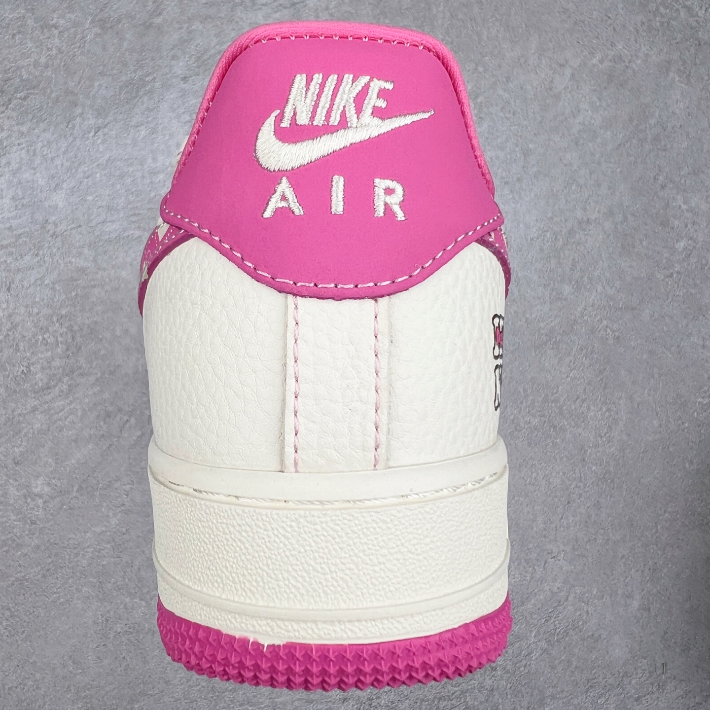 图片[8]-NK Air Force 1´07 Low 空军一号低帮百搭休闲运动板鞋 KK1988-082 柔软、弹性十足的缓震性能和出色的中底设计 横跨复古与现代的外型结合 造就出风靡全球 三十多年的Force 1 直到今天还深受青睐 实拍调校N版已经零色差零失真 百分百还原实物色彩所见即所得 不存在货不对板色差等低级问题 选购参考实物拍摄 不混卖不参货 只用心做好货严格选品 承诺混一赔十 尺码：36 36.5 37.5 38 38.5 39 40 40.5 41 42 42.5 43 44 44.5 45-选品中心