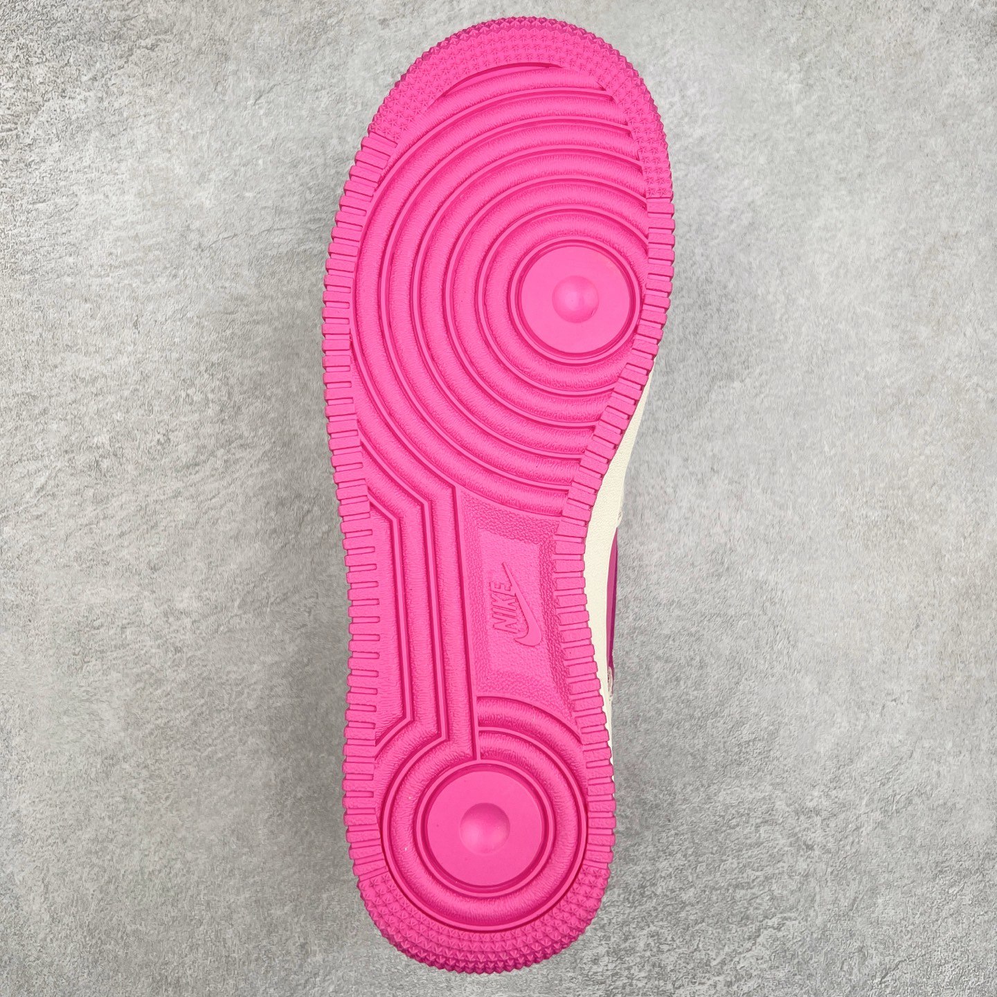 图片[9]-NK Air Force 1´07 Low 空军一号低帮百搭休闲运动板鞋 KK1988-082 柔软、弹性十足的缓震性能和出色的中底设计 横跨复古与现代的外型结合 造就出风靡全球 三十多年的Force 1 直到今天还深受青睐 实拍调校N版已经零色差零失真 百分百还原实物色彩所见即所得 不存在货不对板色差等低级问题 选购参考实物拍摄 不混卖不参货 只用心做好货严格选品 承诺混一赔十 尺码：36 36.5 37.5 38 38.5 39 40 40.5 41 42 42.5 43 44 44.5 45-选品中心