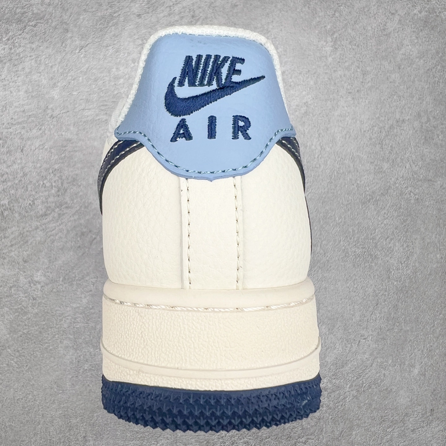 图片[8]-NK Air Force 1´07 Low 空军一号低帮百搭休闲运动板鞋 XS1958-554 柔软、弹性十足的缓震性能和出色的中底设计 横跨复古与现代的外型结合 造就出风靡全球 三十多年的Force 1 直到今天还深受青睐 实拍调校N版已经零色差零失真 百分百还原实物色彩所见即所得 不存在货不对板色差等低级问题 选购参考实物拍摄 不混卖不参货 只用心做好货严格选品 承诺混一赔十 尺码：36 36.5 37.5 38 38.5 39 40 40.5 41 42 42.5 43 44 44.5 45-选品中心