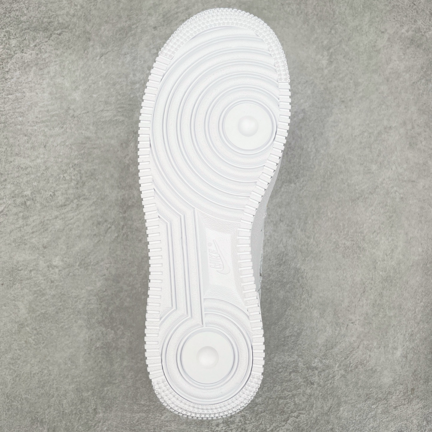 图片[9]-NK Air Force 1´07 Low 空军一号低帮百搭休闲运动板鞋 FB8971-070 柔软、弹性十足的缓震性能和出色的中底设计 横跨复古与现代的外型结合 造就出风靡全球 三十多年的Force 1 直到今天还深受青睐 实拍调校N版已经零色差零失真 百分百还原实物色彩所见即所得 不存在货不对板色差等低级问题 选购参考实物拍摄 不混卖不参货 只用心做好货严格选品 承诺混一赔十 尺码：36 36.5 37.5 38 38.5 39 40 40.5 41 42 42.5 43 44 44.5 45-选品中心