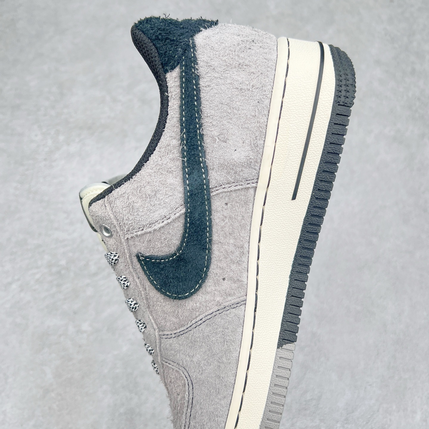 图片[7]-NK Air Force 1´07 Low 空军一号低帮百搭休闲运动板鞋 SJ6698-018 柔软、弹性十足的缓震性能和出色的中底设计 横跨复古与现代的外型结合 造就出风靡全球 三十多年的Force 1 直到今天还深受青睐 实拍调校N版已经零色差零失真 百分百还原实物色彩所见即所得 不存在货不对板色差等低级问题 选购参考实物拍摄 不混卖不参货 只用心做好货严格选品 承诺混一赔十 尺码：36 36.5 37.5 38 38.5 39 40 40.5 41 42 42.5 43 44 44.5 45-选品中心