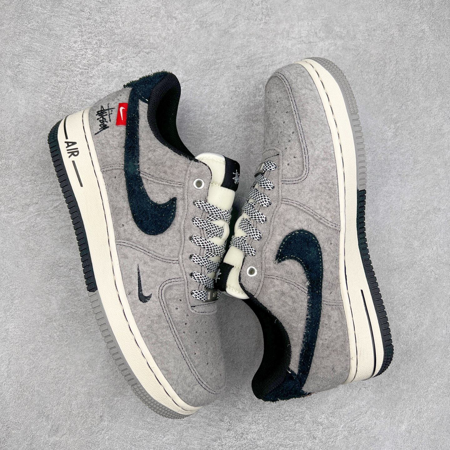 图片[3]-NK Air Force 1´07 Low 空军一号低帮百搭休闲运动板鞋 SJ6698-018 柔软、弹性十足的缓震性能和出色的中底设计 横跨复古与现代的外型结合 造就出风靡全球 三十多年的Force 1 直到今天还深受青睐 实拍调校N版已经零色差零失真 百分百还原实物色彩所见即所得 不存在货不对板色差等低级问题 选购参考实物拍摄 不混卖不参货 只用心做好货严格选品 承诺混一赔十 尺码：36 36.5 37.5 38 38.5 39 40 40.5 41 42 42.5 43 44 44.5 45-选品中心