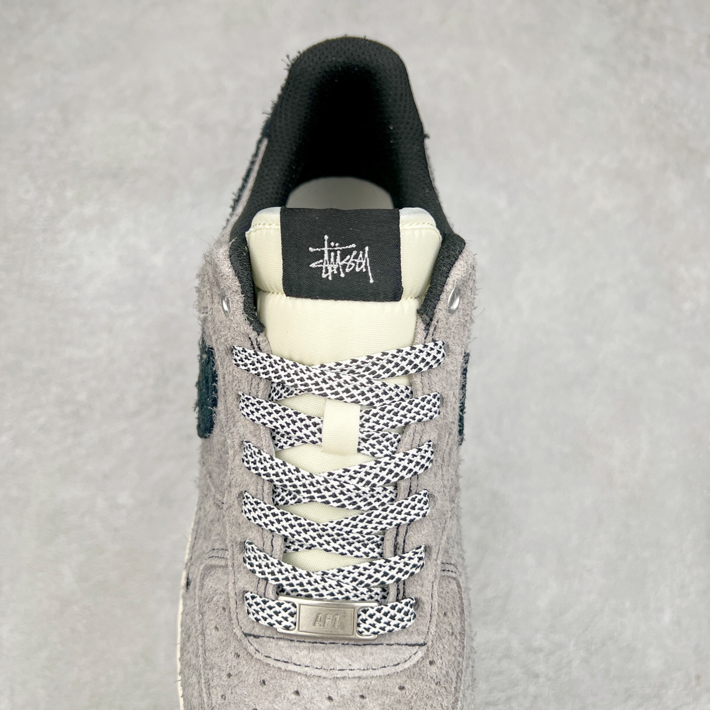 图片[5]-NK Air Force 1´07 Low 空军一号低帮百搭休闲运动板鞋 SJ6698-018 柔软、弹性十足的缓震性能和出色的中底设计 横跨复古与现代的外型结合 造就出风靡全球 三十多年的Force 1 直到今天还深受青睐 实拍调校N版已经零色差零失真 百分百还原实物色彩所见即所得 不存在货不对板色差等低级问题 选购参考实物拍摄 不混卖不参货 只用心做好货严格选品 承诺混一赔十 尺码：36 36.5 37.5 38 38.5 39 40 40.5 41 42 42.5 43 44 44.5 45-选品中心