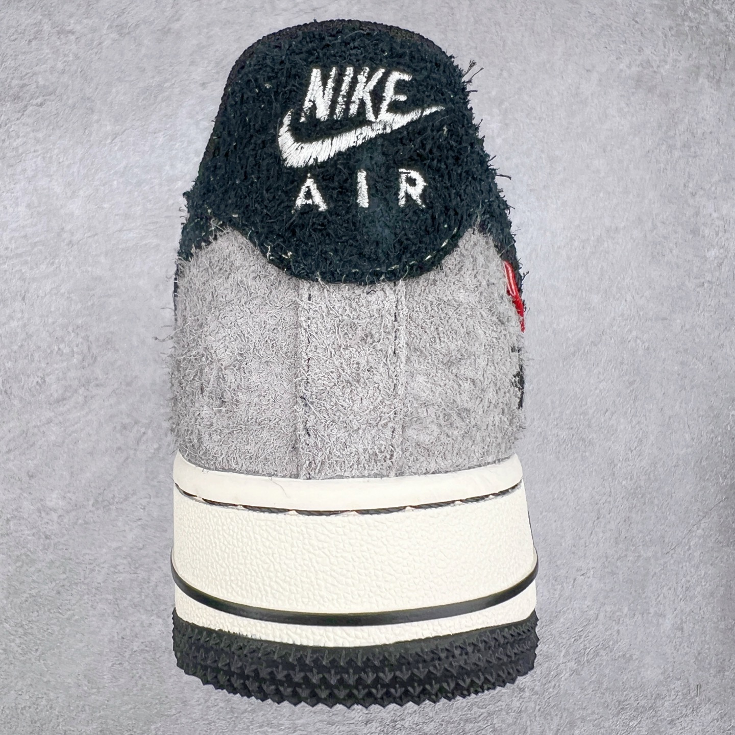 图片[8]-NK Air Force 1´07 Low 空军一号低帮百搭休闲运动板鞋 SJ6698-018 柔软、弹性十足的缓震性能和出色的中底设计 横跨复古与现代的外型结合 造就出风靡全球 三十多年的Force 1 直到今天还深受青睐 实拍调校N版已经零色差零失真 百分百还原实物色彩所见即所得 不存在货不对板色差等低级问题 选购参考实物拍摄 不混卖不参货 只用心做好货严格选品 承诺混一赔十 尺码：36 36.5 37.5 38 38.5 39 40 40.5 41 42 42.5 43 44 44.5 45-选品中心