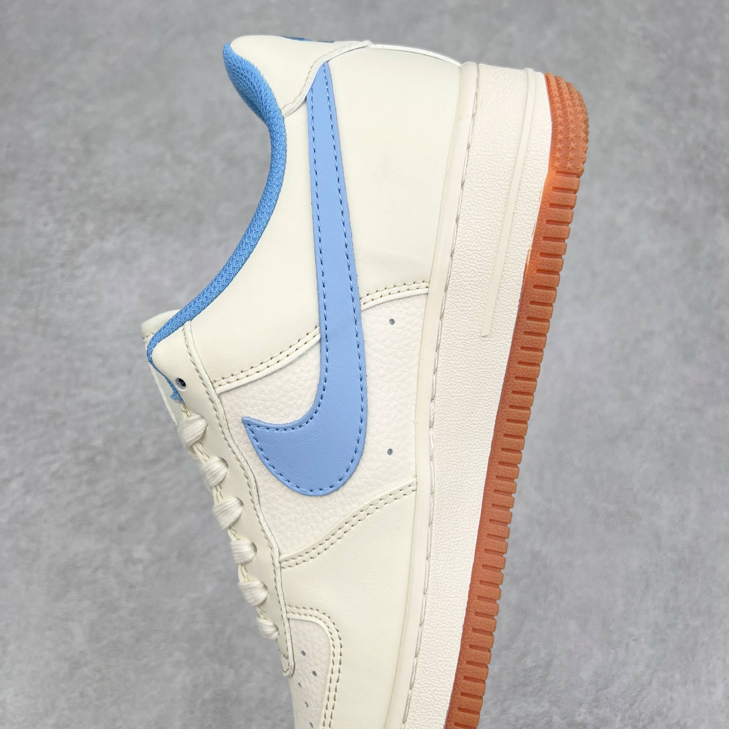 图片[7]-NK Air Force 1´07 Low 空军一号低帮百搭休闲运动板鞋 XS1958-547 柔软、弹性十足的缓震性能和出色的中底设计 横跨复古与现代的外型结合 造就出风靡全球 三十多年的Force 1 直到今天还深受青睐 实拍调校N版已经零色差零失真 百分百还原实物色彩所见即所得 不存在货不对板色差等低级问题 选购参考实物拍摄 不混卖不参货 只用心做好货严格选品 承诺混一赔十 尺码：36 36.5 37.5 38 38.5 39 40 40.5 41 42 42.5 43 44 44.5 45-选品中心