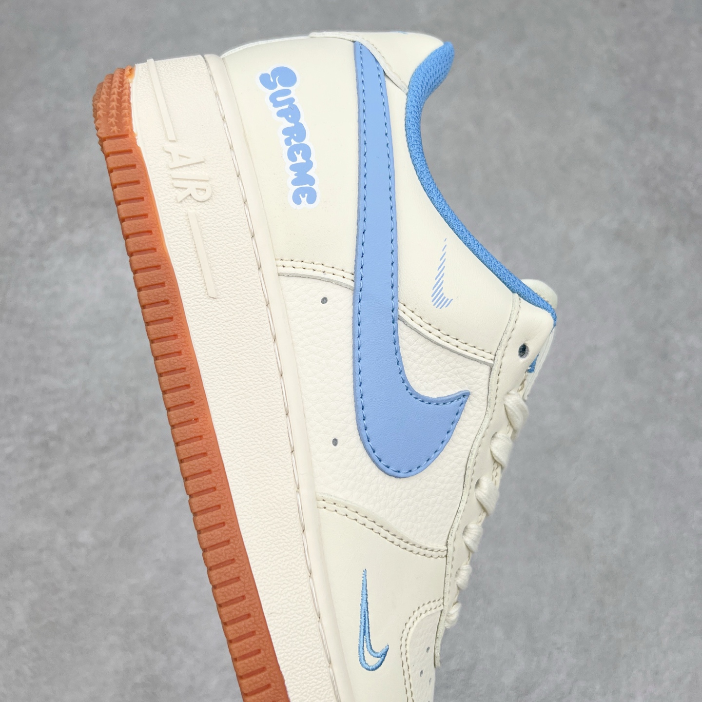 图片[6]-NK Air Force 1´07 Low 空军一号低帮百搭休闲运动板鞋 XS1958-547 柔软、弹性十足的缓震性能和出色的中底设计 横跨复古与现代的外型结合 造就出风靡全球 三十多年的Force 1 直到今天还深受青睐 实拍调校N版已经零色差零失真 百分百还原实物色彩所见即所得 不存在货不对板色差等低级问题 选购参考实物拍摄 不混卖不参货 只用心做好货严格选品 承诺混一赔十 尺码：36 36.5 37.5 38 38.5 39 40 40.5 41 42 42.5 43 44 44.5 45-选品中心