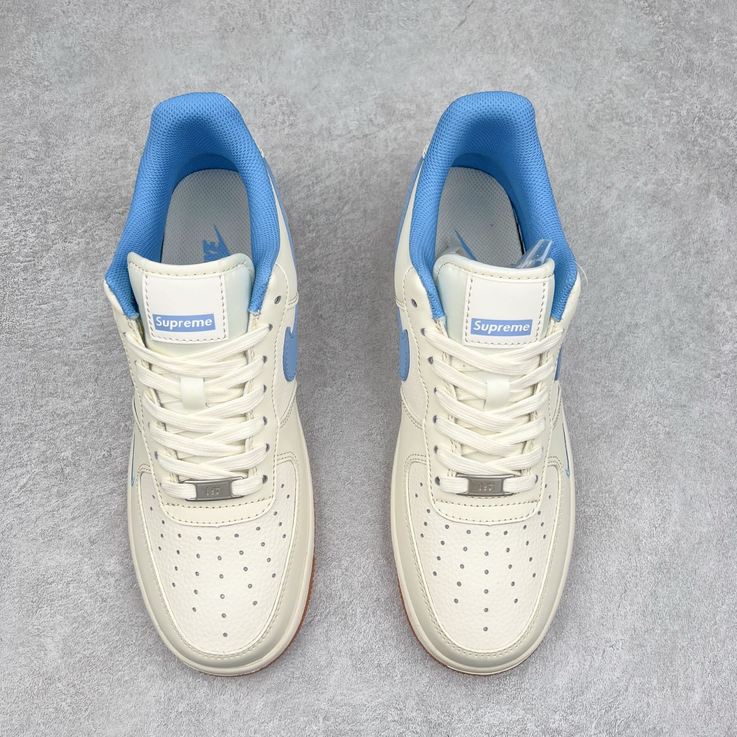 图片[2]-NK Air Force 1´07 Low 空军一号低帮百搭休闲运动板鞋 XS1958-547 柔软、弹性十足的缓震性能和出色的中底设计 横跨复古与现代的外型结合 造就出风靡全球 三十多年的Force 1 直到今天还深受青睐 实拍调校N版已经零色差零失真 百分百还原实物色彩所见即所得 不存在货不对板色差等低级问题 选购参考实物拍摄 不混卖不参货 只用心做好货严格选品 承诺混一赔十 尺码：36 36.5 37.5 38 38.5 39 40 40.5 41 42 42.5 43 44 44.5 45-选品中心