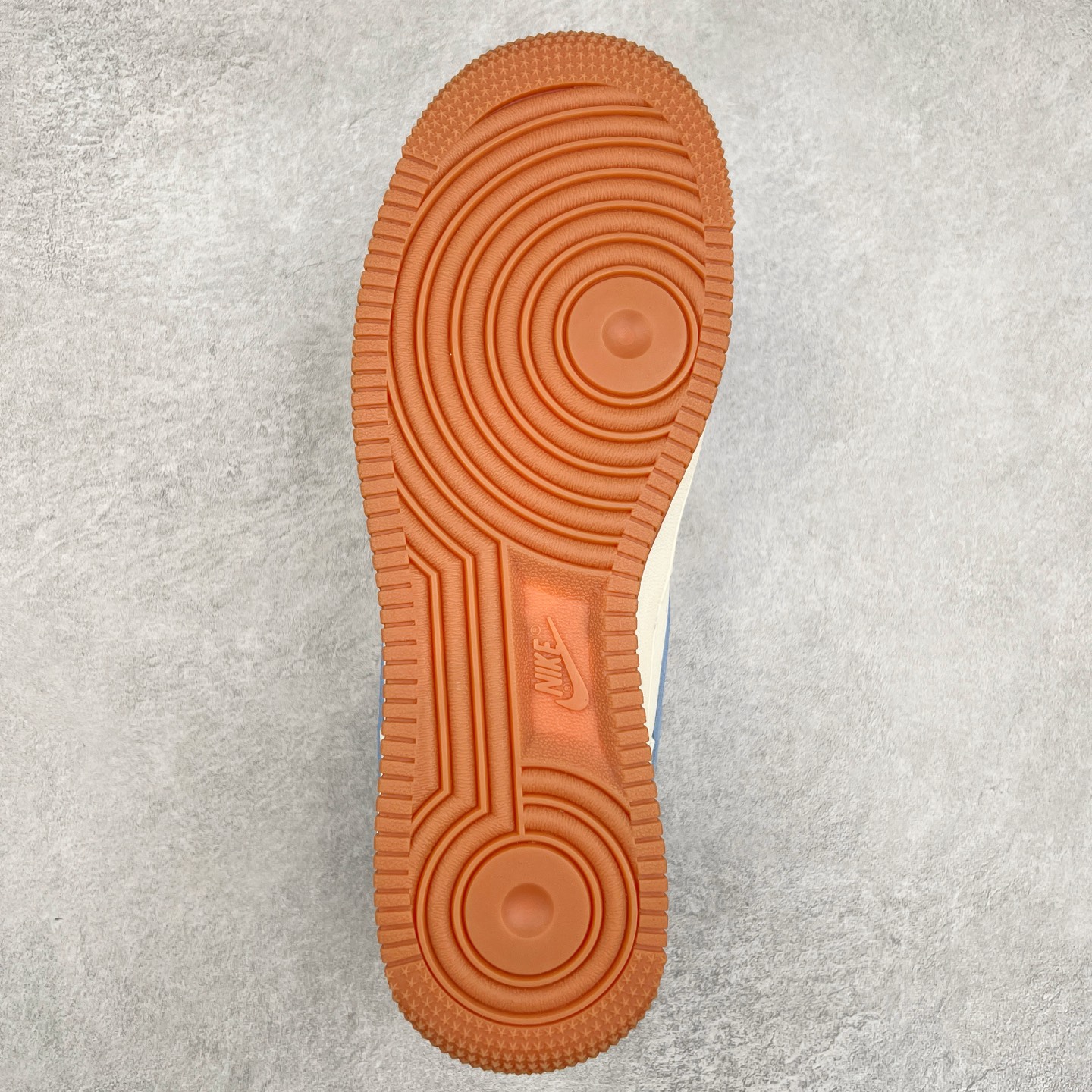 图片[9]-NK Air Force 1´07 Low 空军一号低帮百搭休闲运动板鞋 XS1958-547 柔软、弹性十足的缓震性能和出色的中底设计 横跨复古与现代的外型结合 造就出风靡全球 三十多年的Force 1 直到今天还深受青睐 实拍调校N版已经零色差零失真 百分百还原实物色彩所见即所得 不存在货不对板色差等低级问题 选购参考实物拍摄 不混卖不参货 只用心做好货严格选品 承诺混一赔十 尺码：36 36.5 37.5 38 38.5 39 40 40.5 41 42 42.5 43 44 44.5 45-选品中心