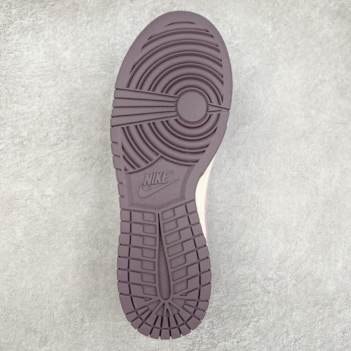 图片[9]-NK Dunk Low 定制配色 KK1333-039 大厂出品 极力推荐 原装头层材料 独家版型蒸餾加工帶來的是更好的视觉和脚感体验大厂纯原品质出货 清洁度 电绣工艺 皮料切割干净无任何毛边 细节完美 实拍调校N版已经零色差零失真 百分百还原实物色彩所见即所得 不存在货不对板色差等低级问题 选购参考实物拍摄 不混卖不参货 只用心做好货严格选品 承诺混一赔十 尺码：36 36.5 37.5 38 38.5 39 40 40.5 41 42 42.5 43 44 44.5 45-选品中心