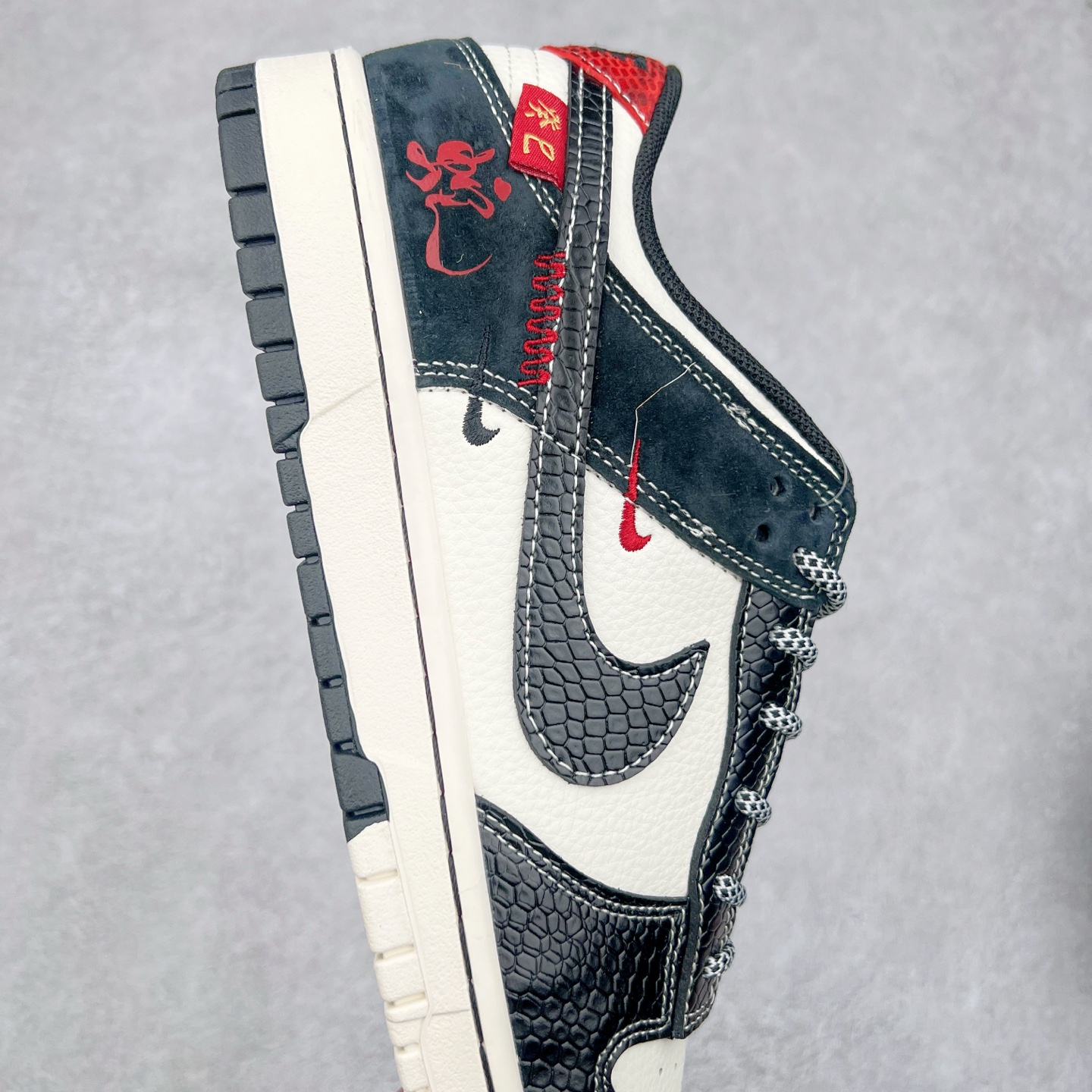 图片[6]-NK Dunk Low 定制配色 YX5066-292 大厂出品 极力推荐 原装头层材料 独家版型蒸餾加工帶來的是更好的视觉和脚感体验大厂纯原品质出货 清洁度 电绣工艺 皮料切割干净无任何毛边 细节完美 实拍调校N版已经零色差零失真 百分百还原实物色彩所见即所得 不存在货不对板色差等低级问题 选购参考实物拍摄 不混卖不参货 只用心做好货严格选品 承诺混一赔十 尺码：36 36.5 37.5 38 38.5 39 40 40.5 41 42 42.5 43 44 44.5 45-选品中心