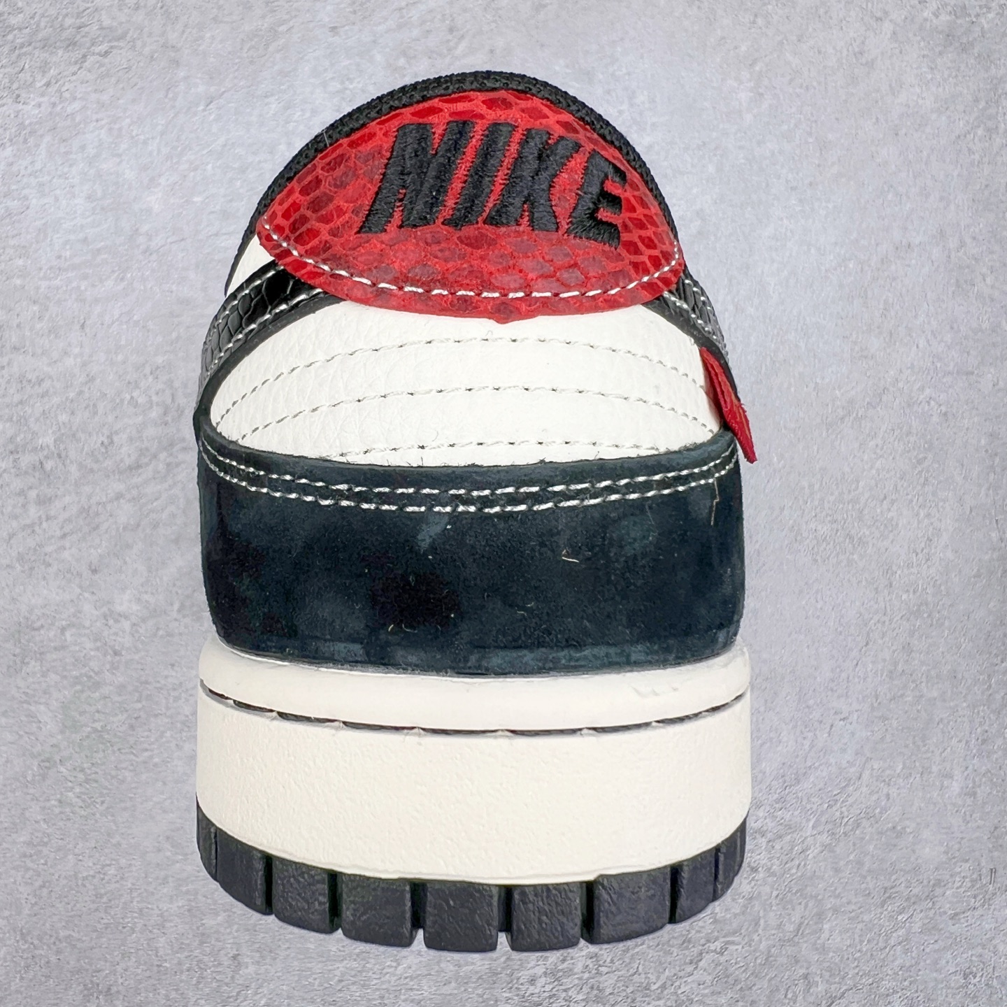 图片[8]-NK Dunk Low 定制配色 YX5066-292 大厂出品 极力推荐 原装头层材料 独家版型蒸餾加工帶來的是更好的视觉和脚感体验大厂纯原品质出货 清洁度 电绣工艺 皮料切割干净无任何毛边 细节完美 实拍调校N版已经零色差零失真 百分百还原实物色彩所见即所得 不存在货不对板色差等低级问题 选购参考实物拍摄 不混卖不参货 只用心做好货严格选品 承诺混一赔十 尺码：36 36.5 37.5 38 38.5 39 40 40.5 41 42 42.5 43 44 44.5 45-选品中心