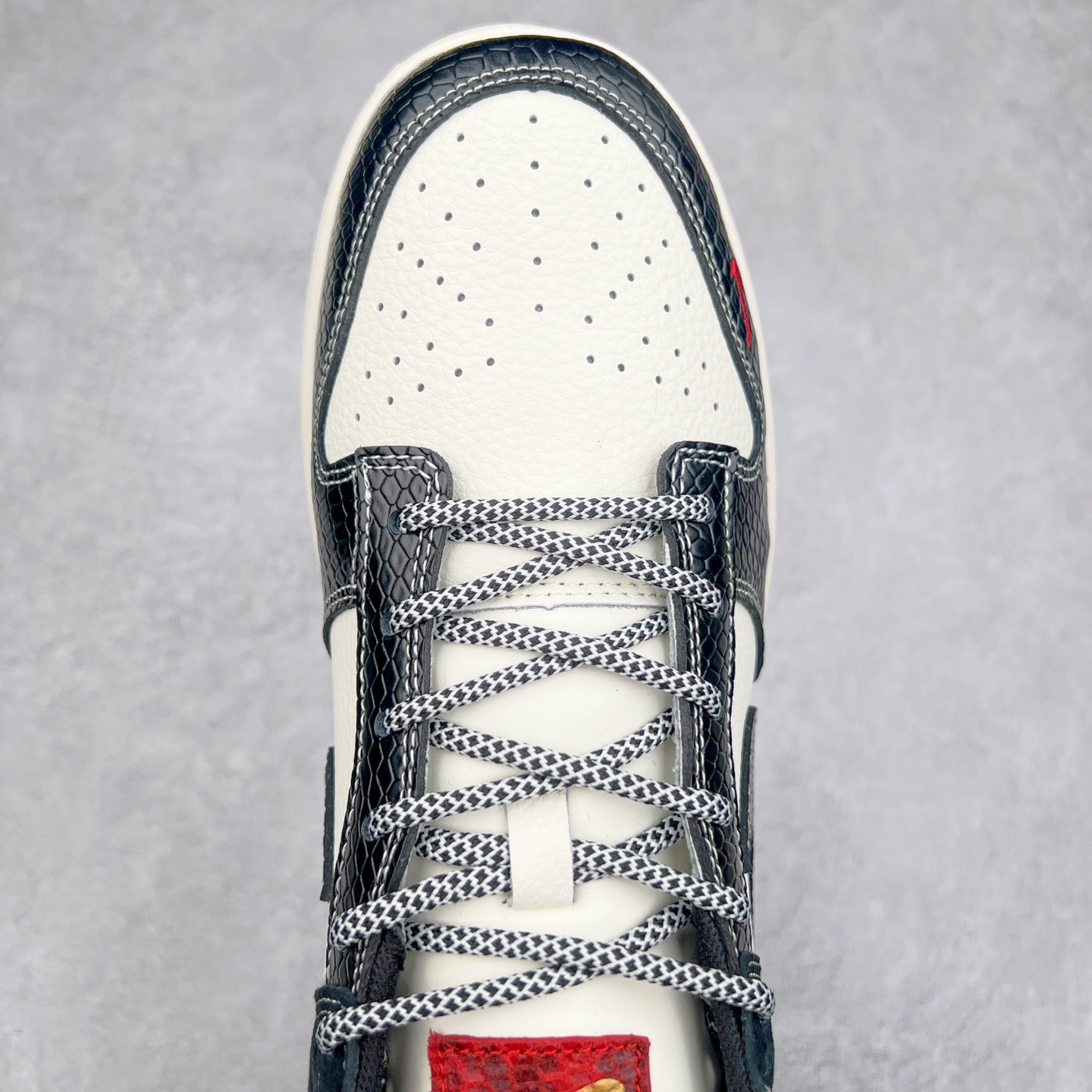 图片[4]-NK Dunk Low 定制配色 YX5066-292 大厂出品 极力推荐 原装头层材料 独家版型蒸餾加工帶來的是更好的视觉和脚感体验大厂纯原品质出货 清洁度 电绣工艺 皮料切割干净无任何毛边 细节完美 实拍调校N版已经零色差零失真 百分百还原实物色彩所见即所得 不存在货不对板色差等低级问题 选购参考实物拍摄 不混卖不参货 只用心做好货严格选品 承诺混一赔十 尺码：36 36.5 37.5 38 38.5 39 40 40.5 41 42 42.5 43 44 44.5 45-选品中心