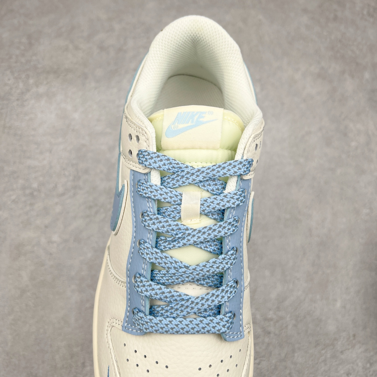 图片[5]-NK Dunk Low 定制配色 BB9866-001 大厂出品 极力推荐 原装头层材料 独家版型蒸餾加工帶來的是更好的视觉和脚感体验大厂纯原品质出货 清洁度 电绣工艺 皮料切割干净无任何毛边 细节完美 实拍调校N版已经零色差零失真 百分百还原实物色彩所见即所得 不存在货不对板色差等低级问题 选购参考实物拍摄 不混卖不参货 只用心做好货严格选品 承诺混一赔十 尺码：36 36.5 37.5 38 38.5 39 40 40.5 41 42 42.5 43 44 44.5 45-选品中心