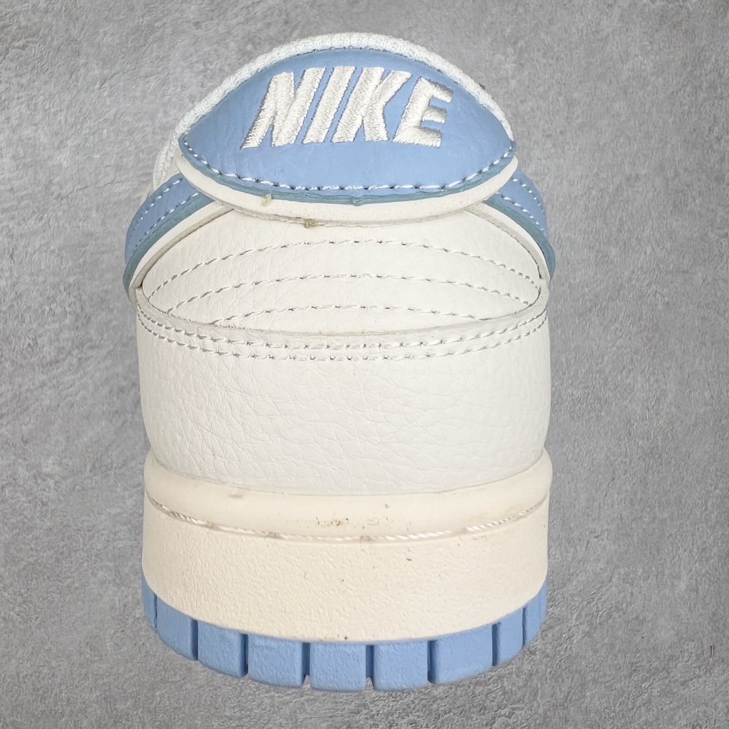 图片[8]-NK Dunk Low 定制配色 BB9866-001 大厂出品 极力推荐 原装头层材料 独家版型蒸餾加工帶來的是更好的视觉和脚感体验大厂纯原品质出货 清洁度 电绣工艺 皮料切割干净无任何毛边 细节完美 实拍调校N版已经零色差零失真 百分百还原实物色彩所见即所得 不存在货不对板色差等低级问题 选购参考实物拍摄 不混卖不参货 只用心做好货严格选品 承诺混一赔十 尺码：36 36.5 37.5 38 38.5 39 40 40.5 41 42 42.5 43 44 44.5 45-选品中心