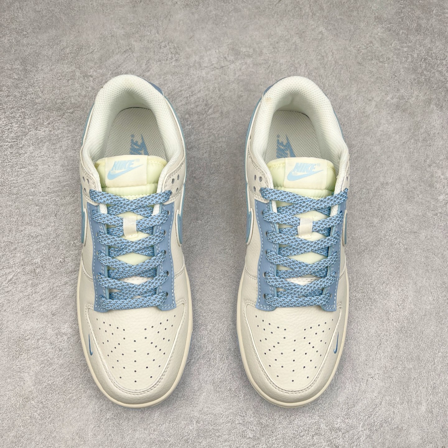 图片[2]-NK Dunk Low 定制配色 BB9866-001 大厂出品 极力推荐 原装头层材料 独家版型蒸餾加工帶來的是更好的视觉和脚感体验大厂纯原品质出货 清洁度 电绣工艺 皮料切割干净无任何毛边 细节完美 实拍调校N版已经零色差零失真 百分百还原实物色彩所见即所得 不存在货不对板色差等低级问题 选购参考实物拍摄 不混卖不参货 只用心做好货严格选品 承诺混一赔十 尺码：36 36.5 37.5 38 38.5 39 40 40.5 41 42 42.5 43 44 44.5 45-选品中心