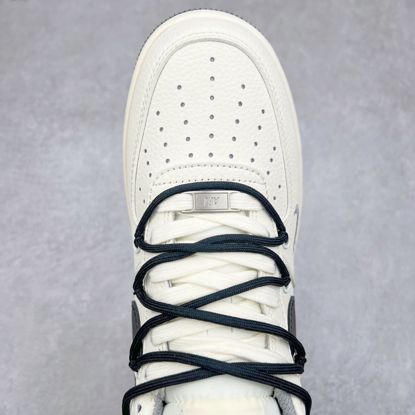 图片[4]-NK Air Force 1´07 Low 空军一号低帮百搭休闲运动板鞋 FB8971-070 柔软、弹性十足的缓震性能和出色的中底设计 横跨复古与现代的外型结合 造就出风靡全球 三十多年的Force 1 直到今天还深受青睐 实拍调校N版已经零色差零失真 百分百还原实物色彩所见即所得 不存在货不对板色差等低级问题 选购参考实物拍摄 不混卖不参货 只用心做好货严格选品 承诺混一赔十 尺码：36 36.5 37.5 38 38.5 39 40 40.5 41 42 42.5 43 44 44.5 45-选品中心