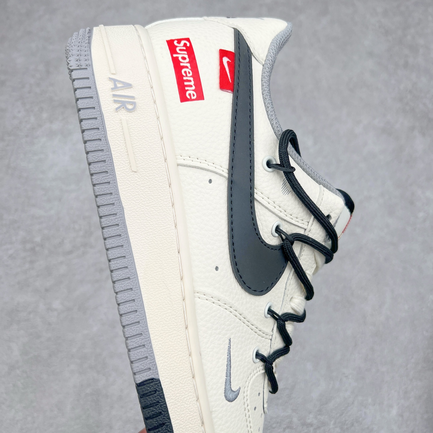 图片[6]-NK Air Force 1´07 Low 空军一号低帮百搭休闲运动板鞋 FB8971-070 柔软、弹性十足的缓震性能和出色的中底设计 横跨复古与现代的外型结合 造就出风靡全球 三十多年的Force 1 直到今天还深受青睐 实拍调校N版已经零色差零失真 百分百还原实物色彩所见即所得 不存在货不对板色差等低级问题 选购参考实物拍摄 不混卖不参货 只用心做好货严格选品 承诺混一赔十 尺码：36 36.5 37.5 38 38.5 39 40 40.5 41 42 42.5 43 44 44.5 45-选品中心