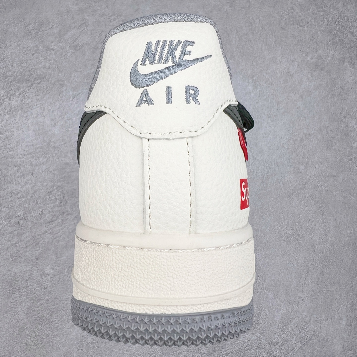 图片[8]-NK Air Force 1´07 Low 空军一号低帮百搭休闲运动板鞋 FB8971-070 柔软、弹性十足的缓震性能和出色的中底设计 横跨复古与现代的外型结合 造就出风靡全球 三十多年的Force 1 直到今天还深受青睐 实拍调校N版已经零色差零失真 百分百还原实物色彩所见即所得 不存在货不对板色差等低级问题 选购参考实物拍摄 不混卖不参货 只用心做好货严格选品 承诺混一赔十 尺码：36 36.5 37.5 38 38.5 39 40 40.5 41 42 42.5 43 44 44.5 45-选品中心