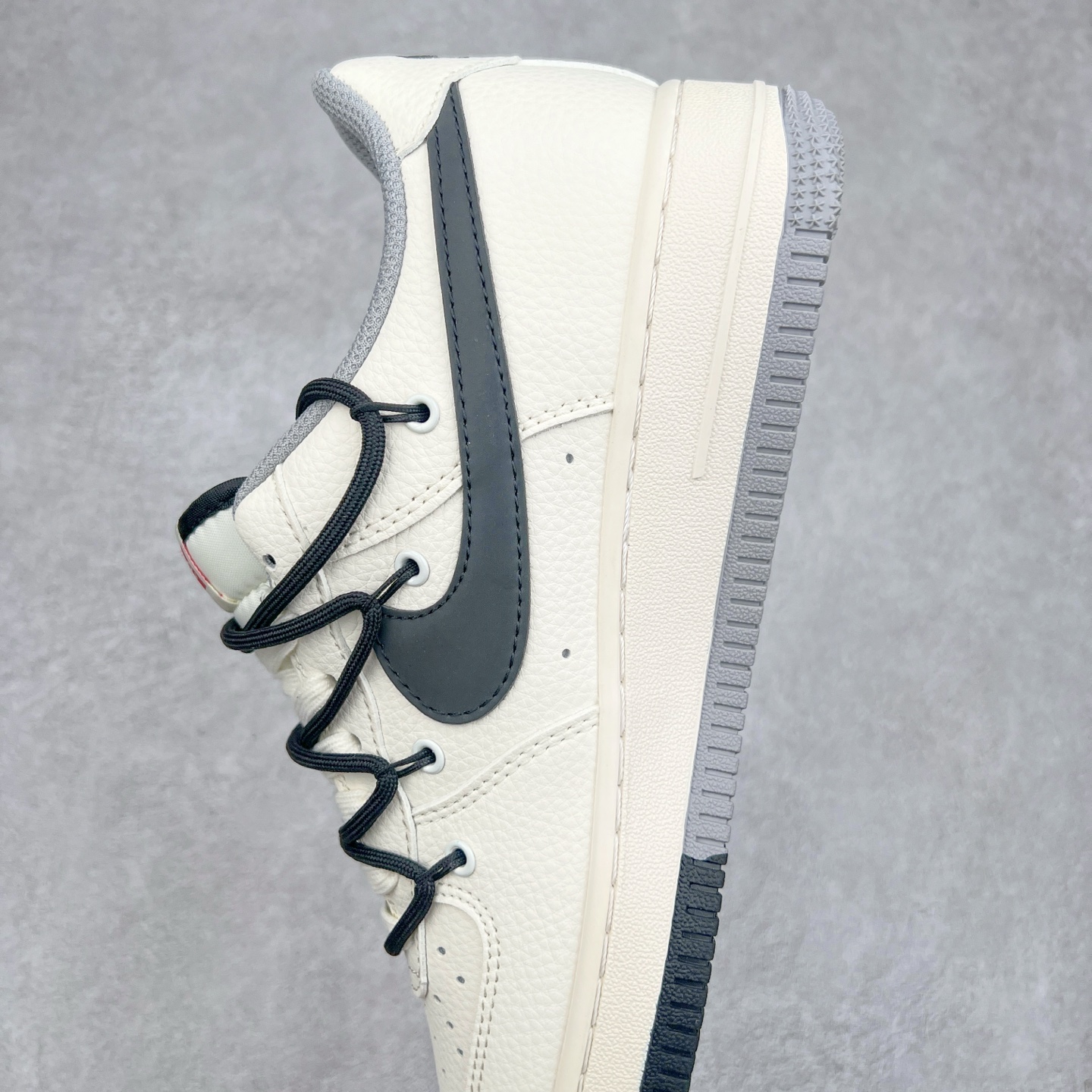 图片[7]-NK Air Force 1´07 Low 空军一号低帮百搭休闲运动板鞋 FB8971-070 柔软、弹性十足的缓震性能和出色的中底设计 横跨复古与现代的外型结合 造就出风靡全球 三十多年的Force 1 直到今天还深受青睐 实拍调校N版已经零色差零失真 百分百还原实物色彩所见即所得 不存在货不对板色差等低级问题 选购参考实物拍摄 不混卖不参货 只用心做好货严格选品 承诺混一赔十 尺码：36 36.5 37.5 38 38.5 39 40 40.5 41 42 42.5 43 44 44.5 45-选品中心