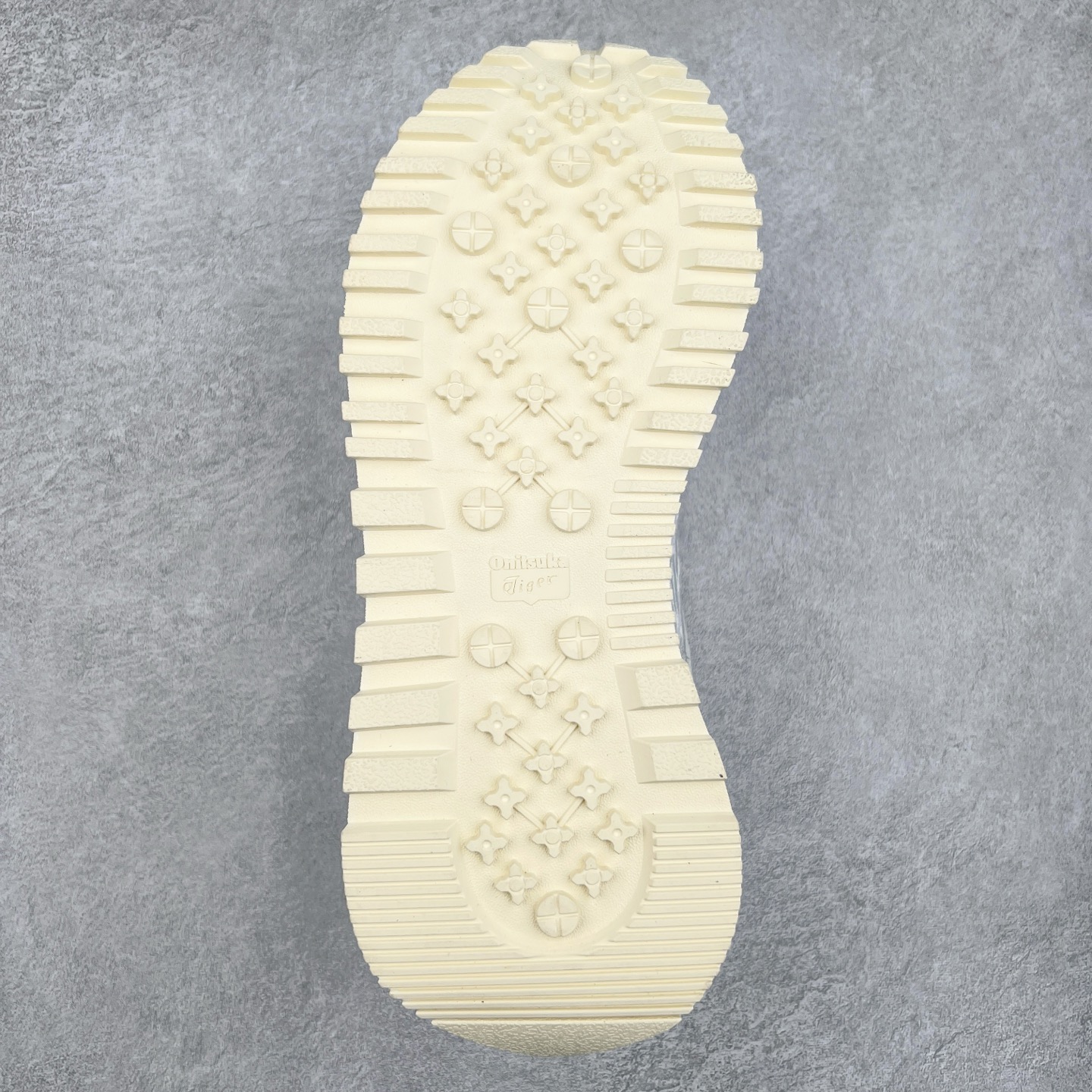 图片[9]-鬼塚虎/Onitsuka Tiger MOAGE CO Low 摩纳哥CO系列低帮厚底复古经典百搭休闲慢跑鞋 #升级原楦原纸版开发版型 #采用翻毛皮组合网织织物鞋面材质 #内嵌OrthoLite(欧索莱)透气吸汗鞋垫贴 #外置环保双层切片组合轻质防滑橡胶外底❗️ 尺码：36 37 37.5 38 39 39.5 40 40.5 41.5 42 42.5 43.5 44 45-选品中心