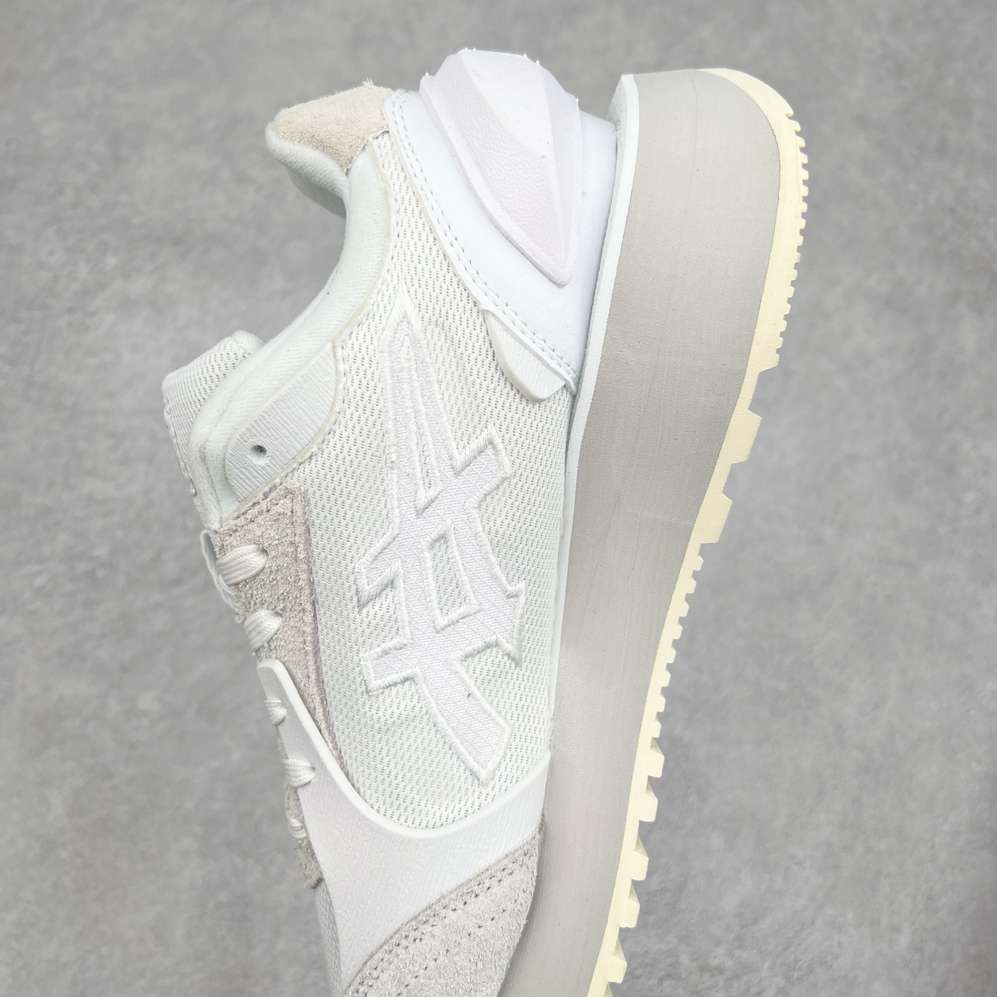 图片[7]-鬼塚虎/Onitsuka Tiger MOAGE CO Low 摩纳哥CO系列低帮厚底复古经典百搭休闲慢跑鞋 #升级原楦原纸版开发版型 #采用翻毛皮组合网织织物鞋面材质 #内嵌OrthoLite(欧索莱)透气吸汗鞋垫贴 #外置环保双层切片组合轻质防滑橡胶外底❗️ 尺码：36 37 37.5 38 39 39.5 40 40.5 41.5 42 42.5 43.5 44 45-选品中心